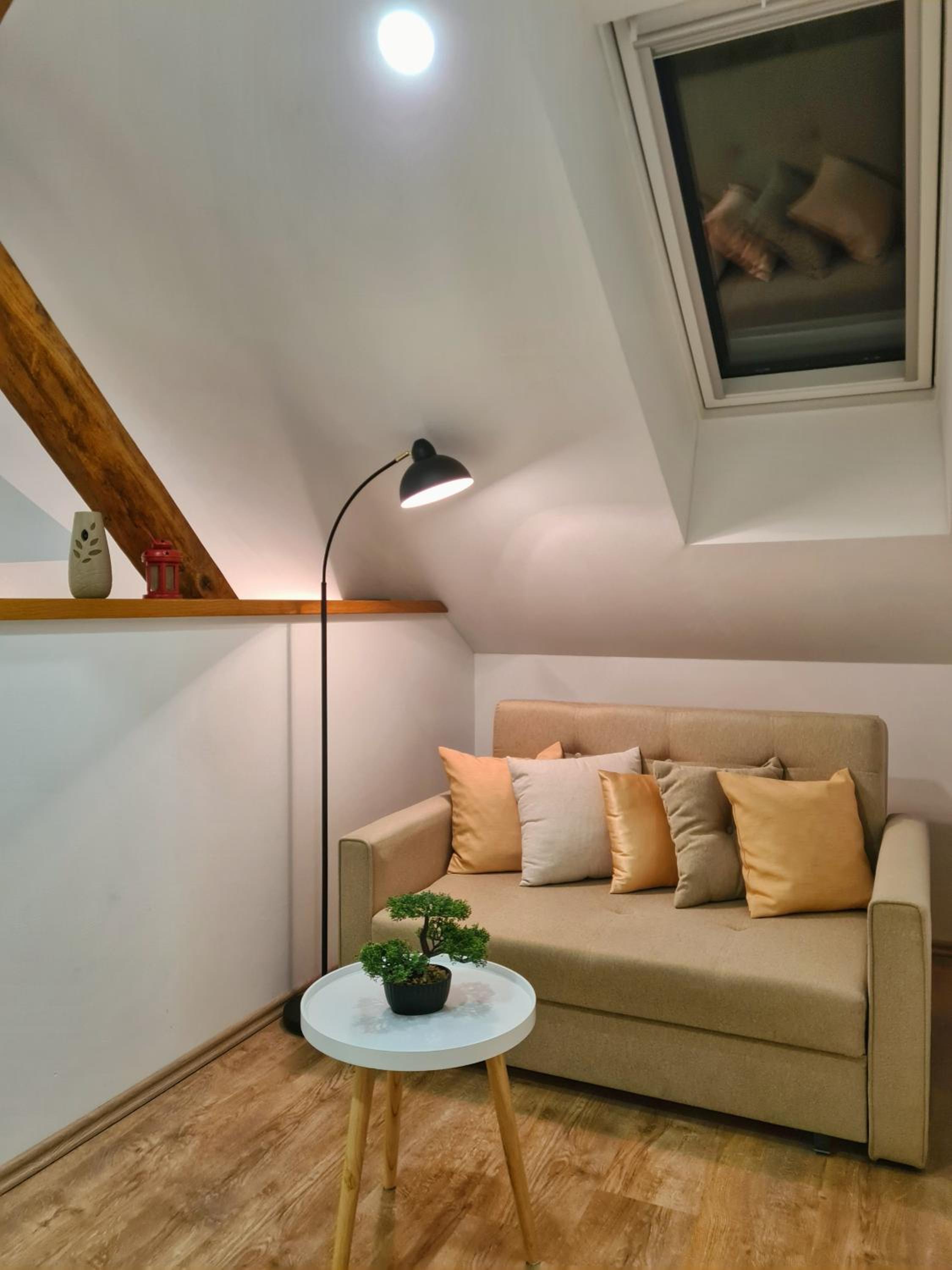 Double Room with Private Bathroom - Photo 23