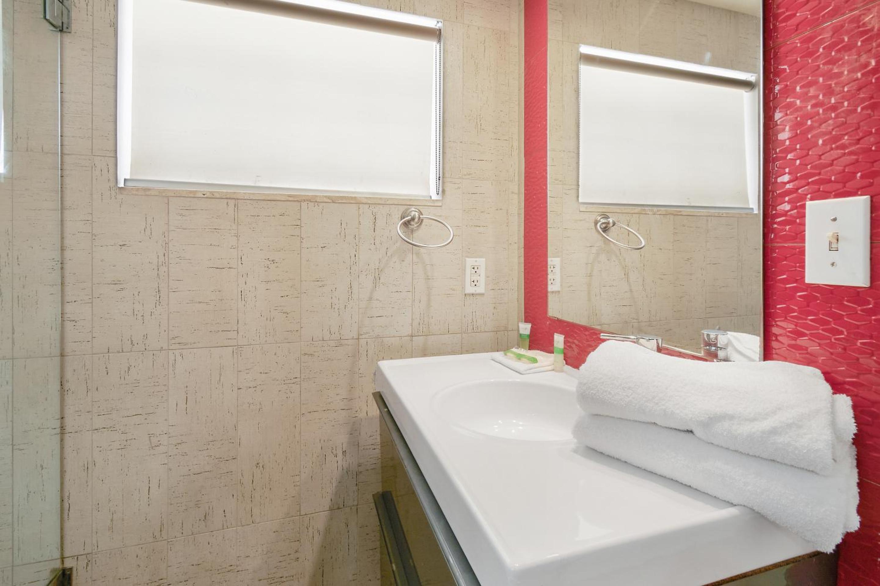 King Room - Disability Access photo 2