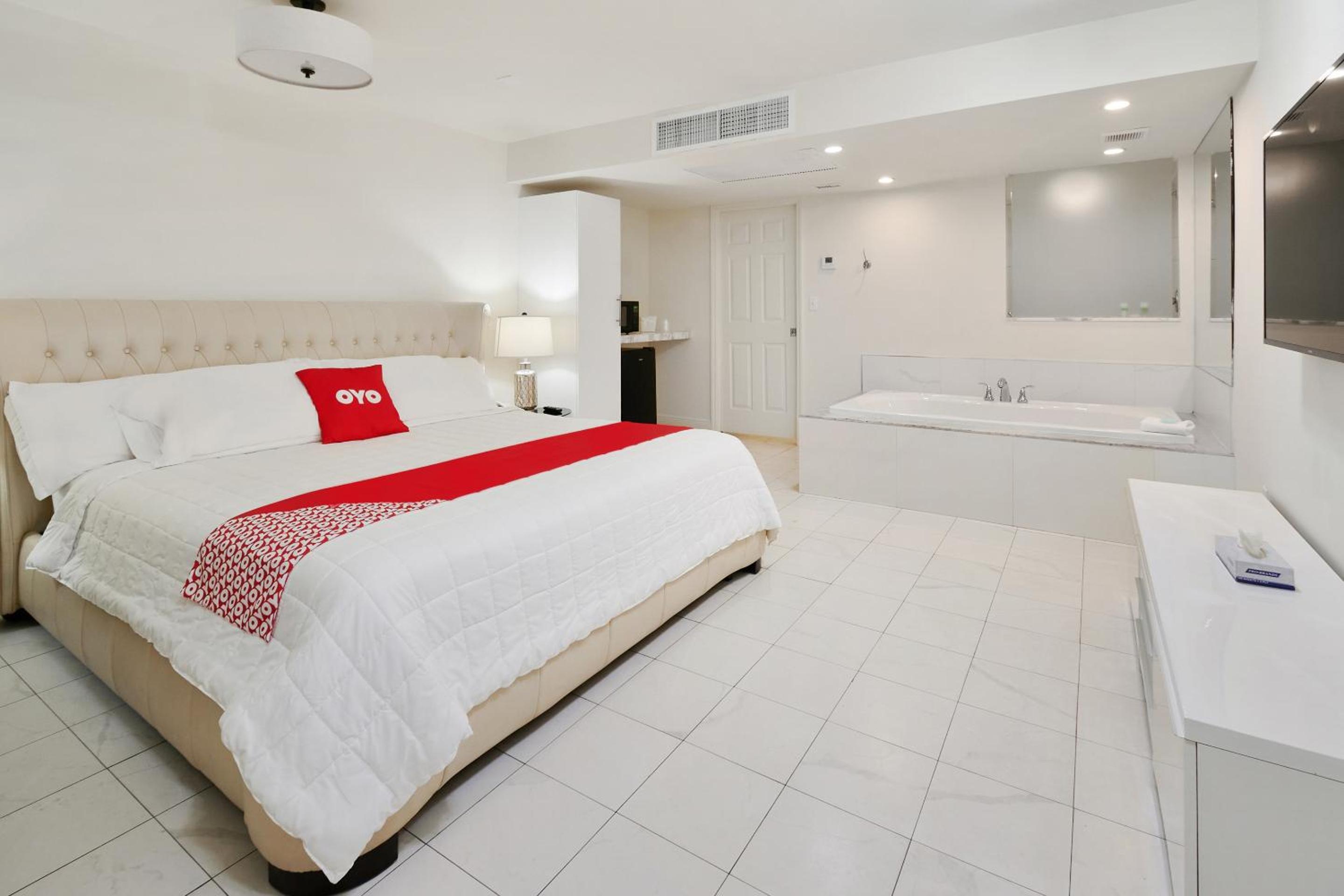 King Bed with Jetted Tub