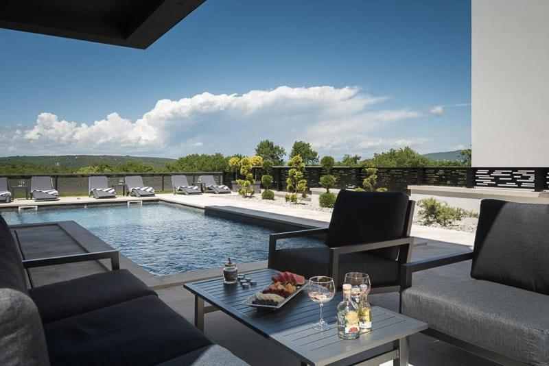 Three-Bedroom Villa photo 2