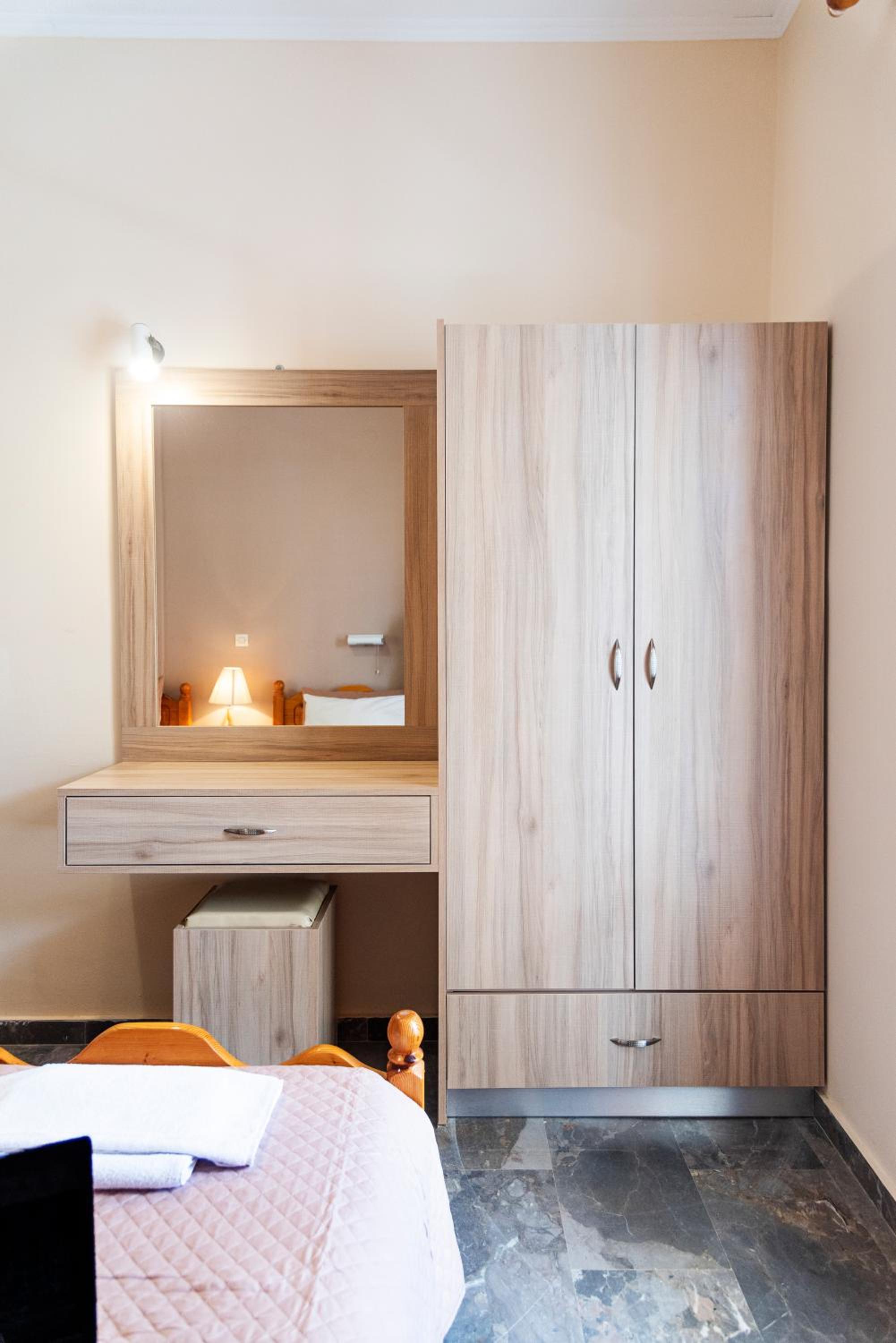 Studio (2 Adults)