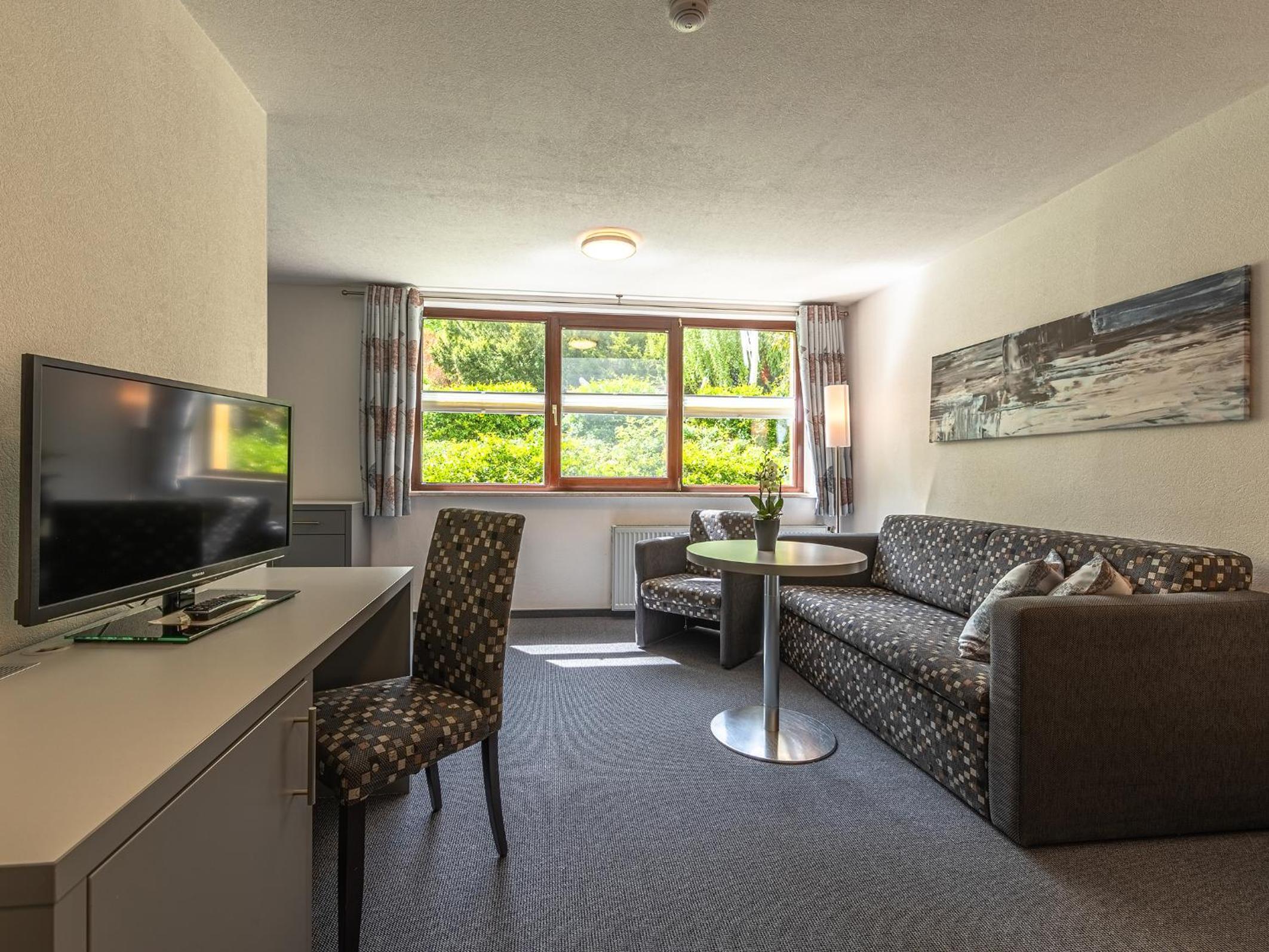 Junior Suite with Garden View - Photo 8