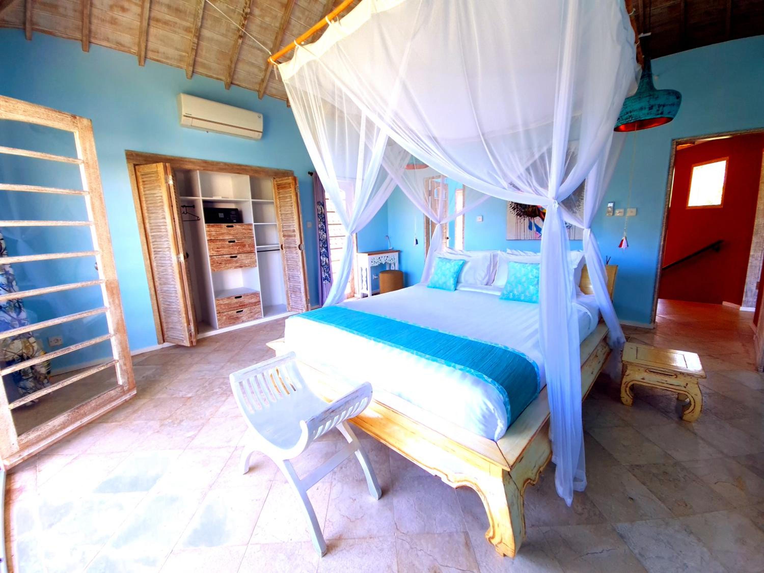 Three-Bedroom Villa - Photo 12