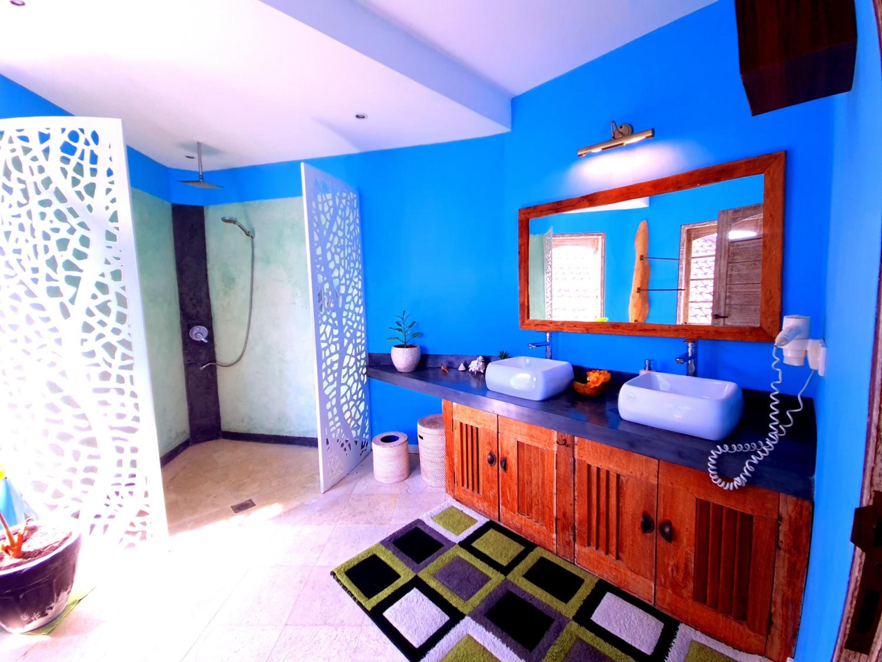 Three-Bedroom Villa - Photo 9