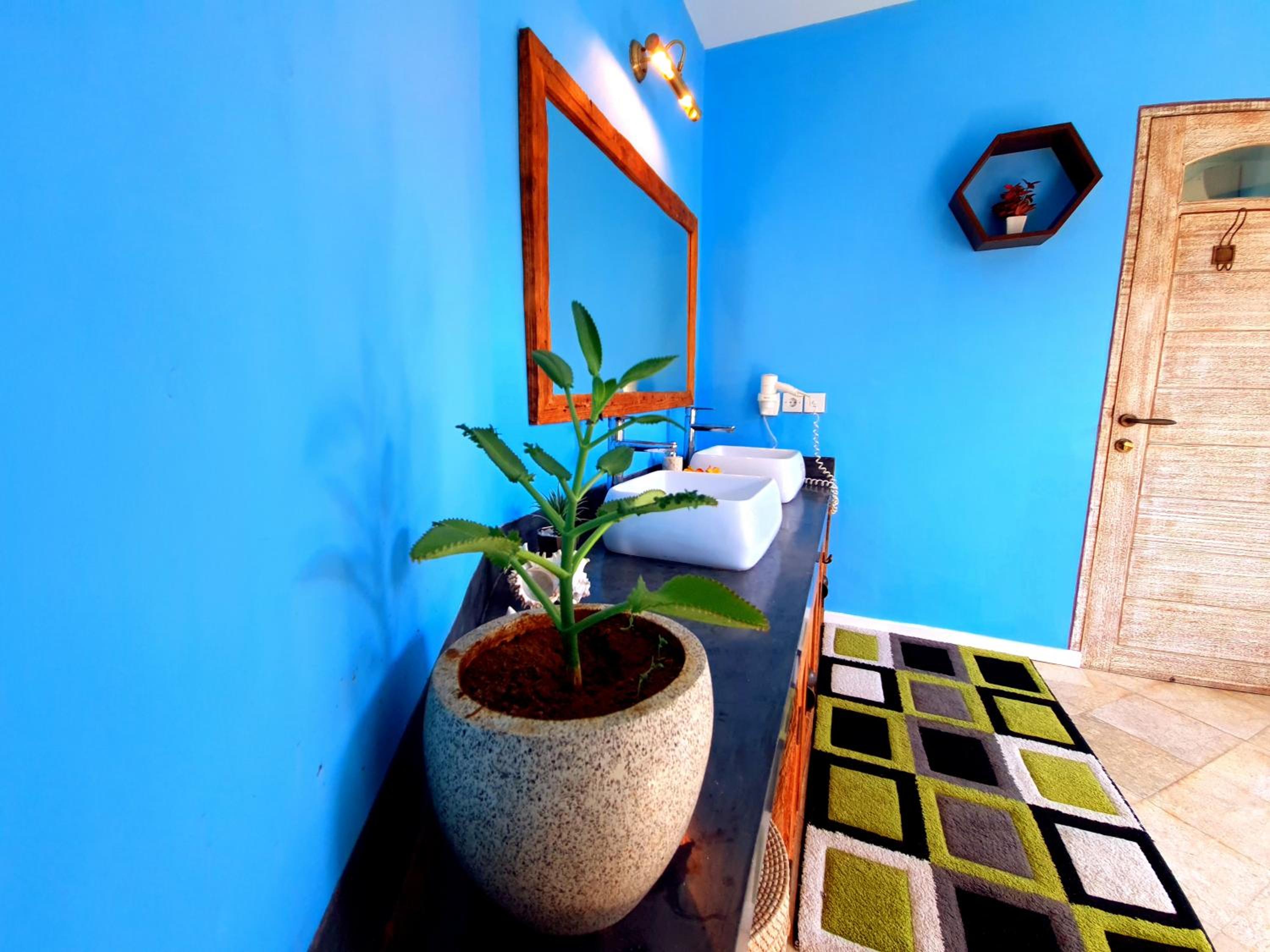 Three-Bedroom Villa - Photo 7