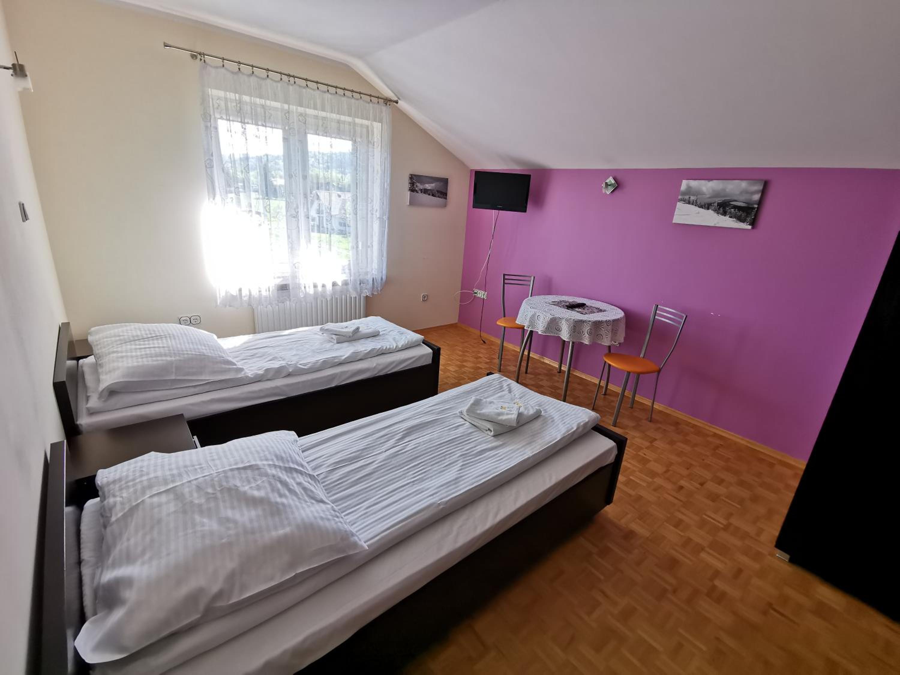 Standard Twin Room with Mountain View - Photo 1