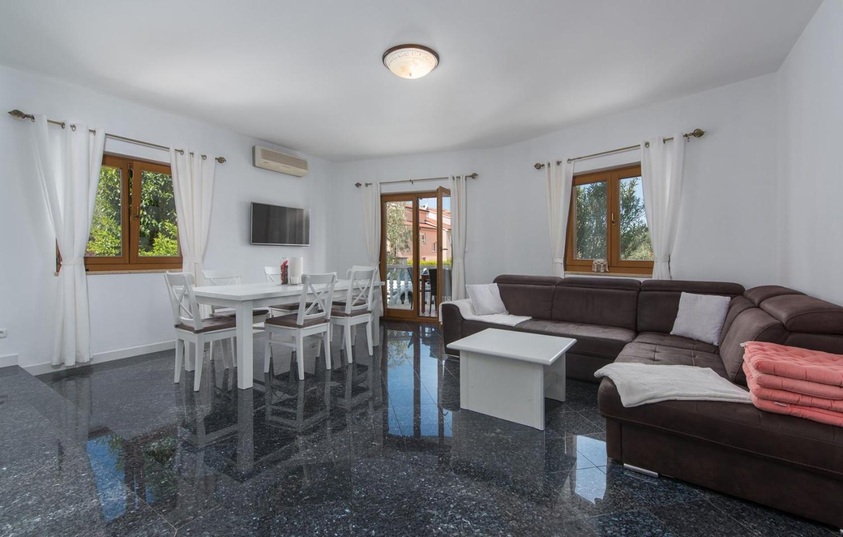 Apartment - Ground Floor photo 1
