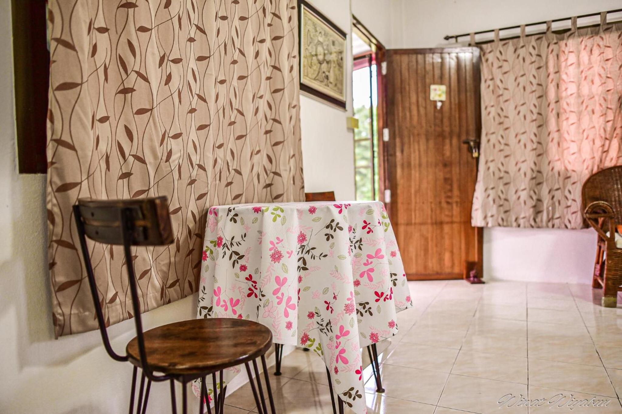 One-Bedroom House - Photo 7