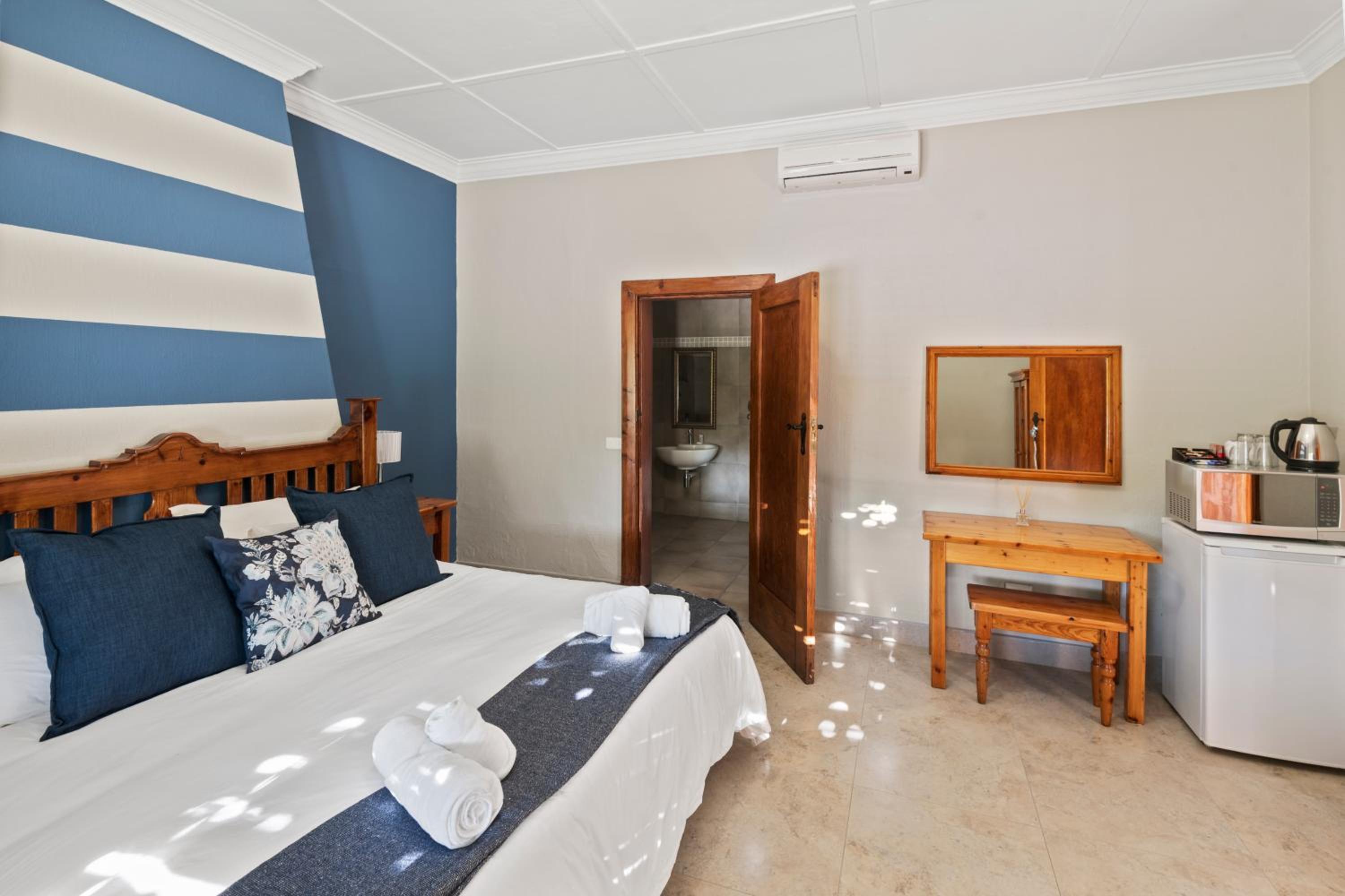 Deluxe King Room - Photo 3