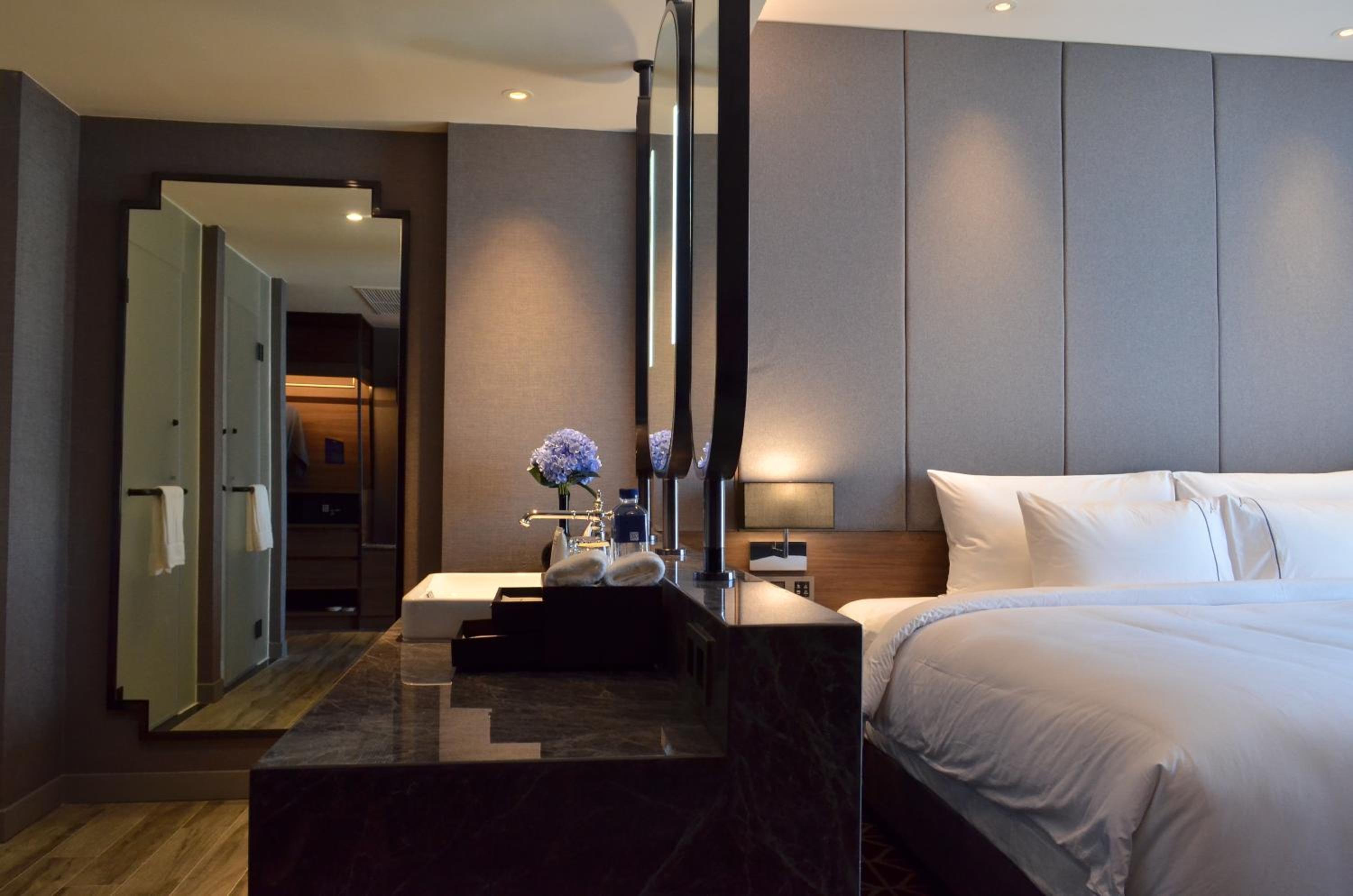 Superior King Room photo 2