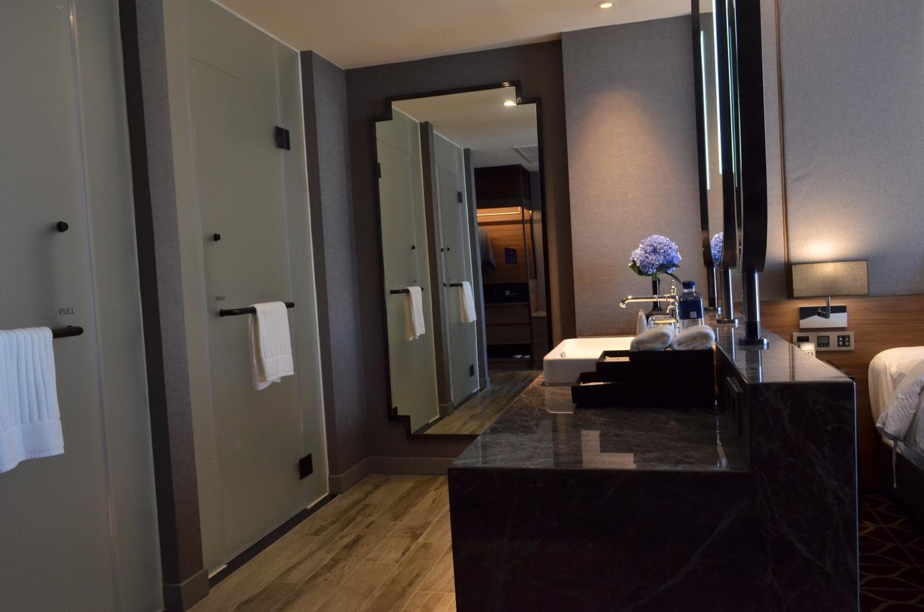 Superior King Room photo 2