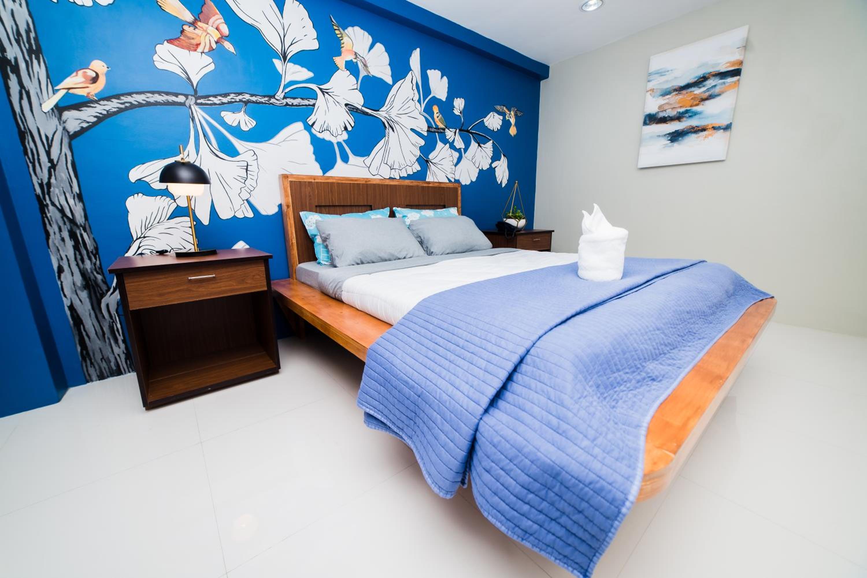 Deluxe Queen Suite - Photo 7