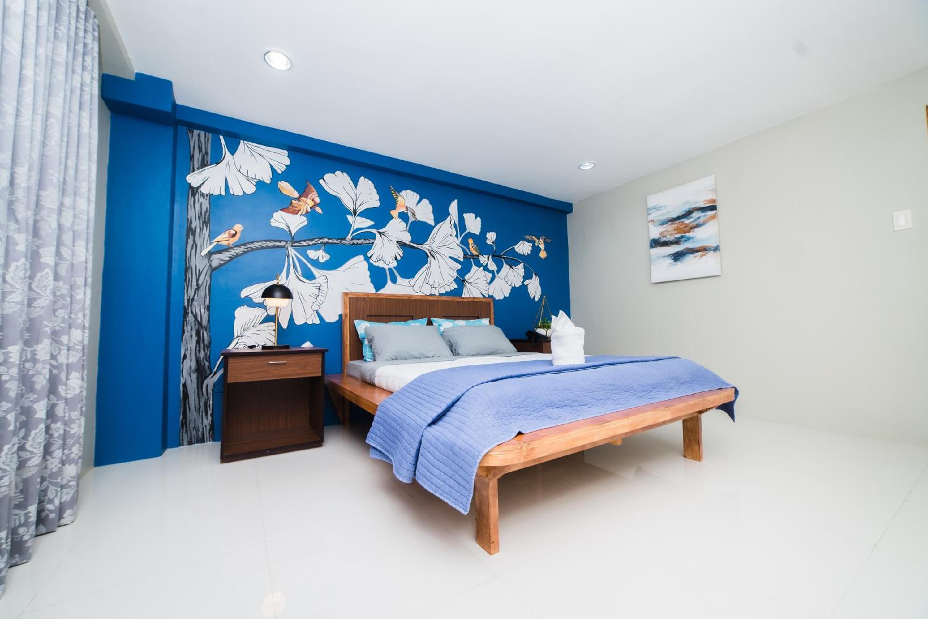 Deluxe Queen Suite - Photo 1