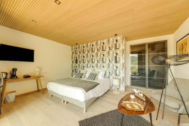King Room with Mountain View