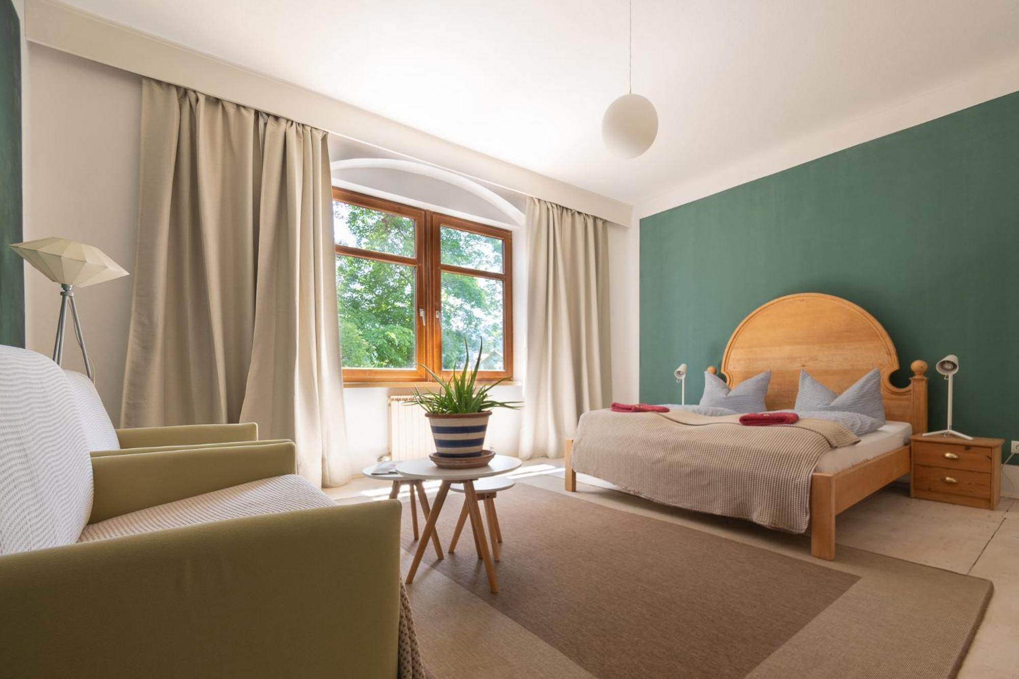 Apartment with Mountain View