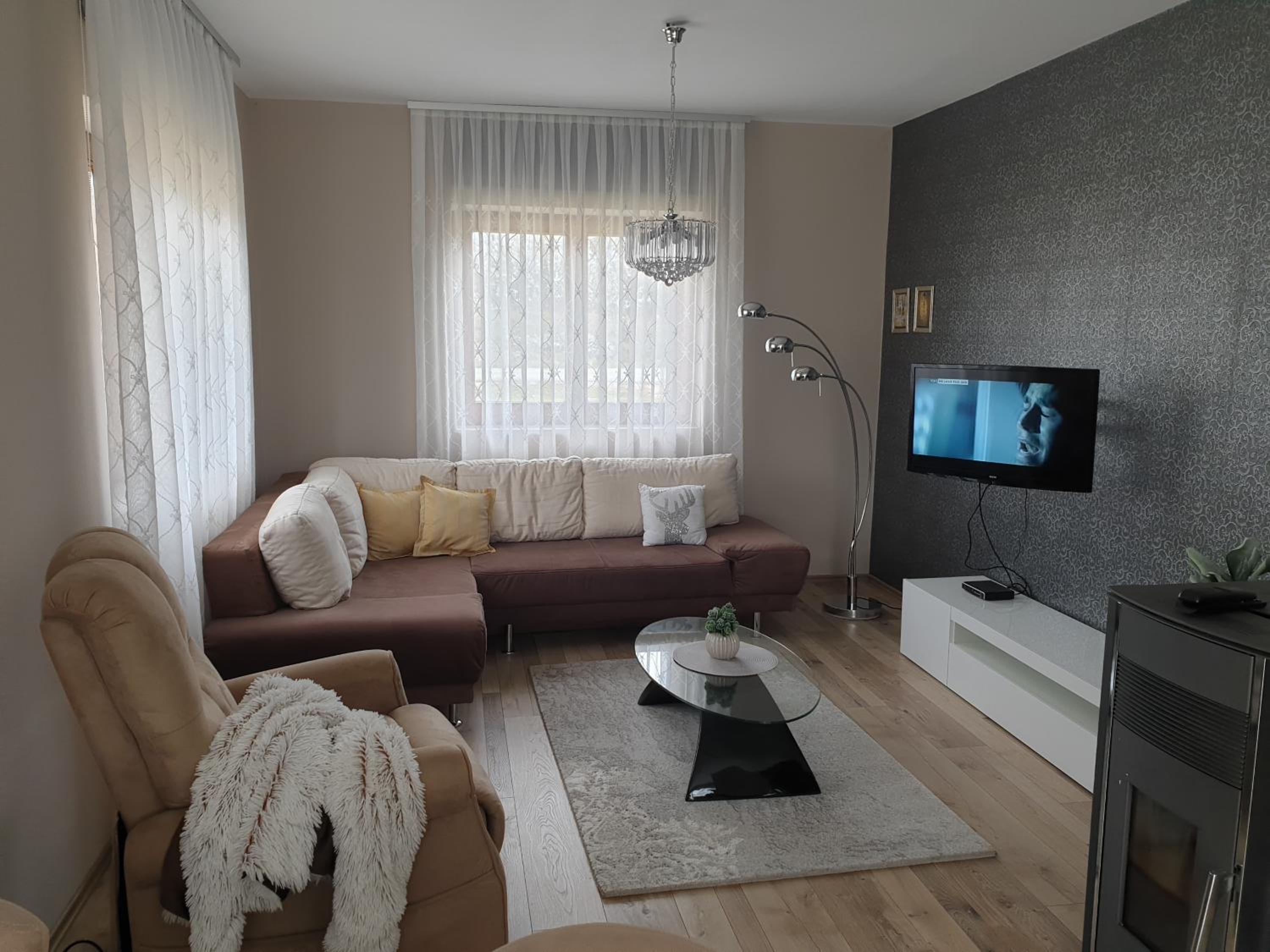 One-Bedroom House - Photo 8