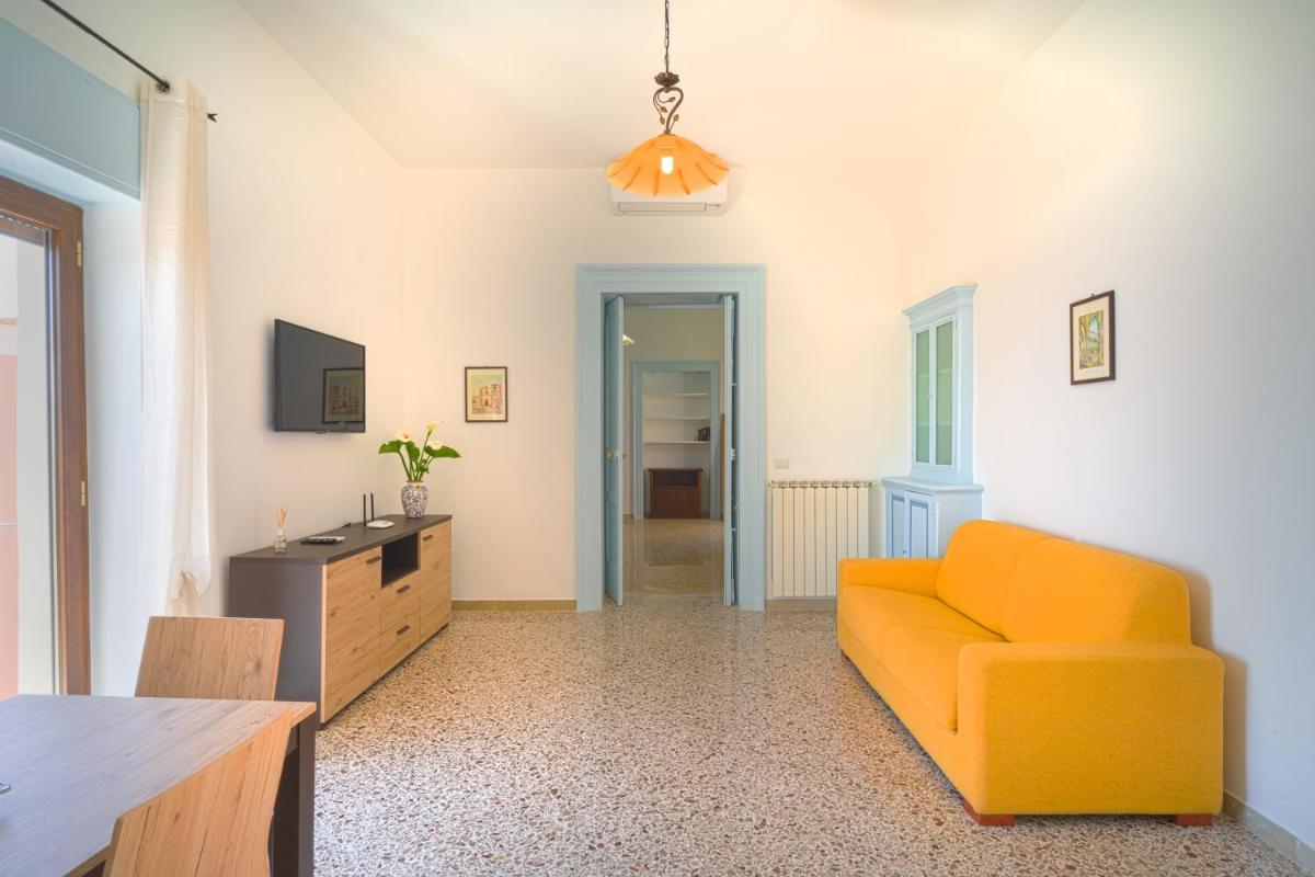 Apartment with Balcony photo 2