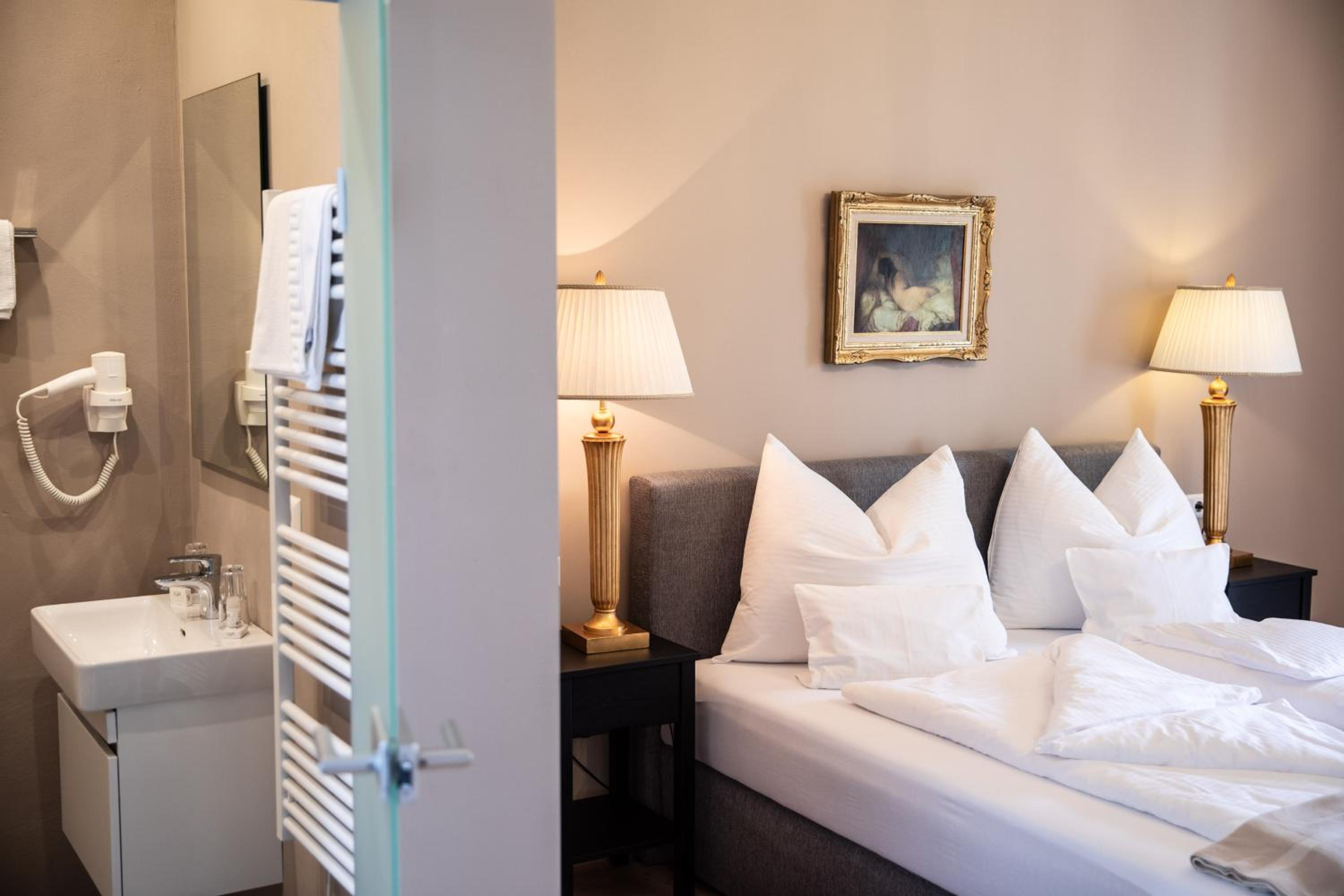 Large Double Room photo 2