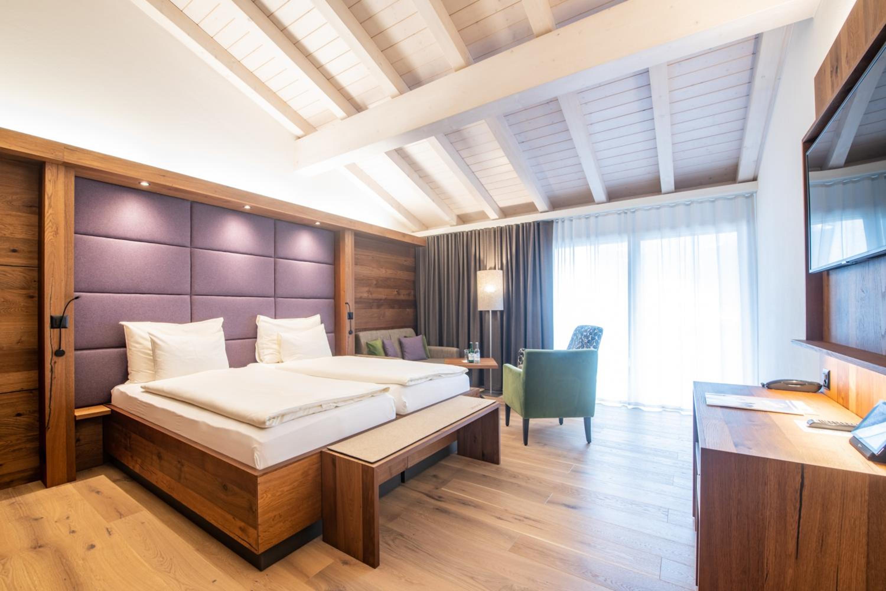 Luxury Double Room with Balcony - Photo 2