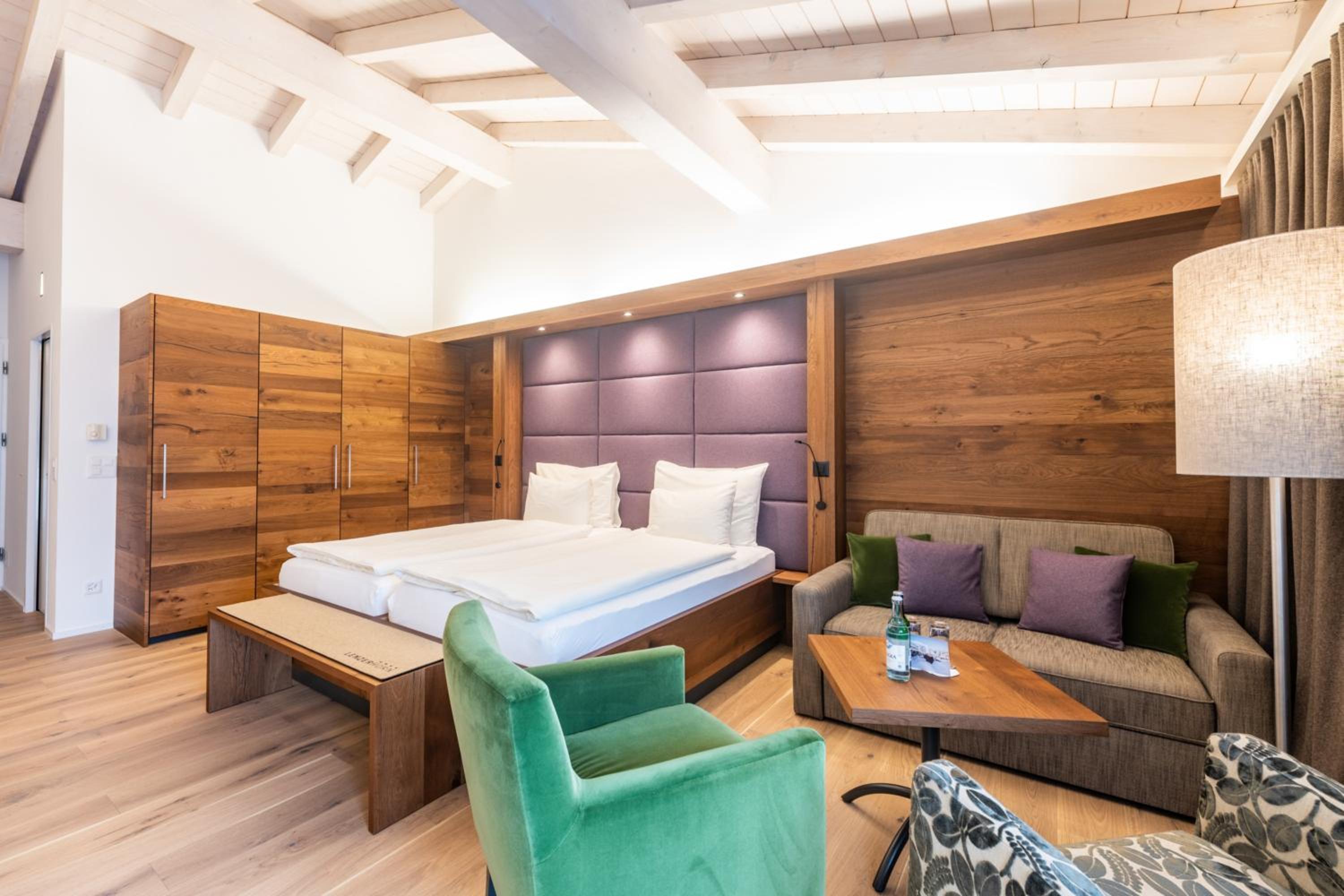 Luxury Double Room with Balcony - Photo 4