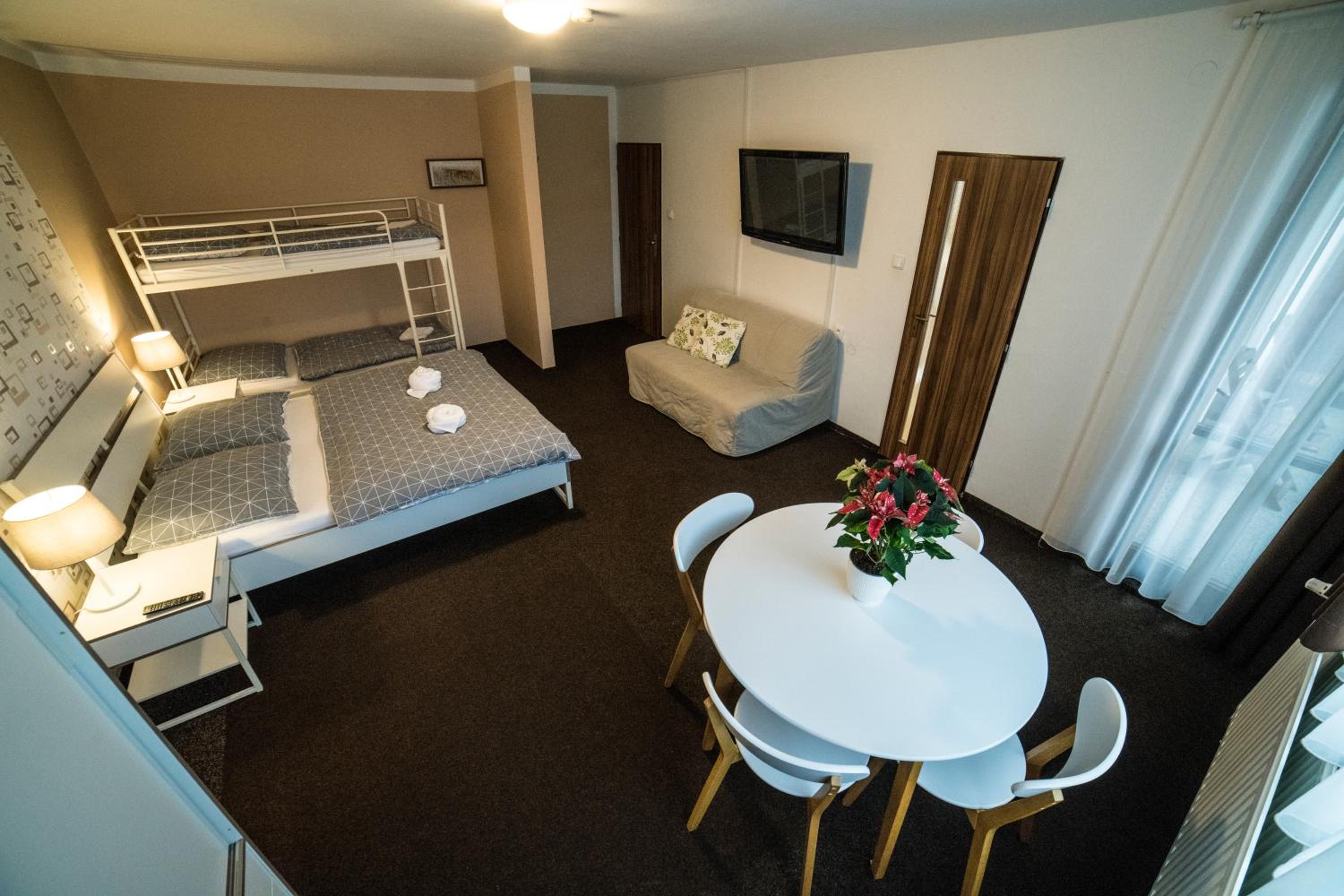 Quadruple Room with Balcony photo 3