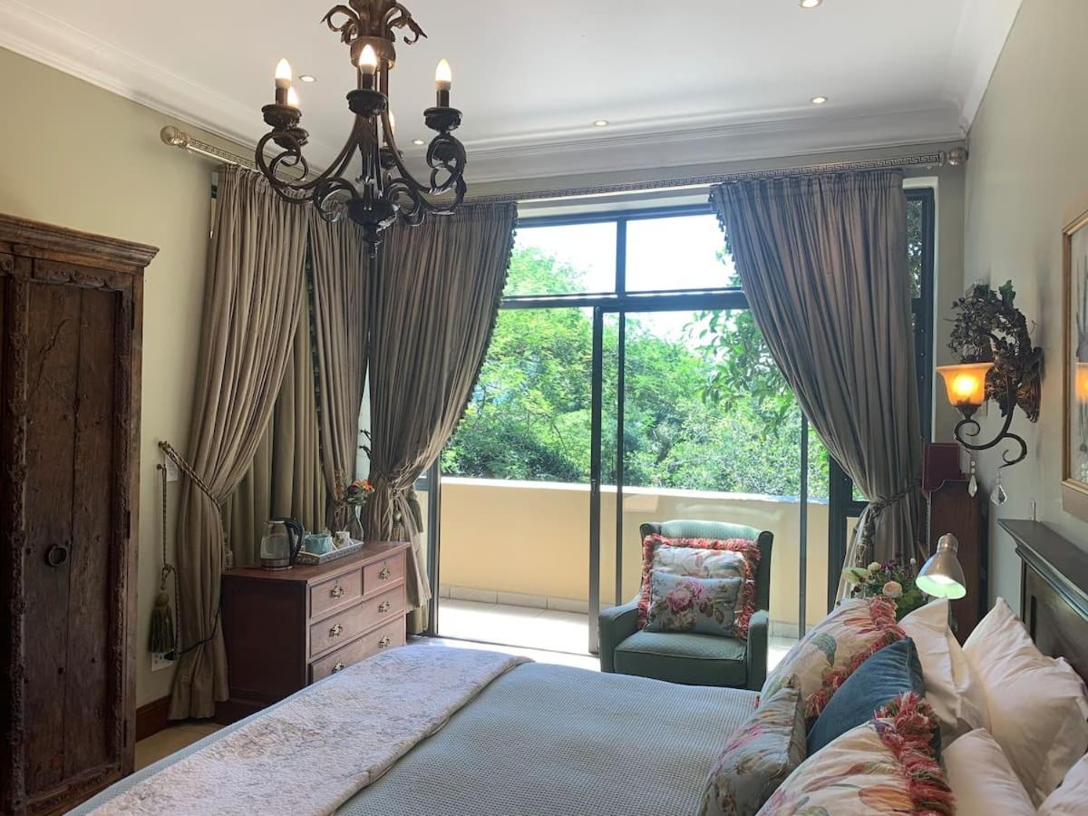 Deluxe Double Room - Photo 11