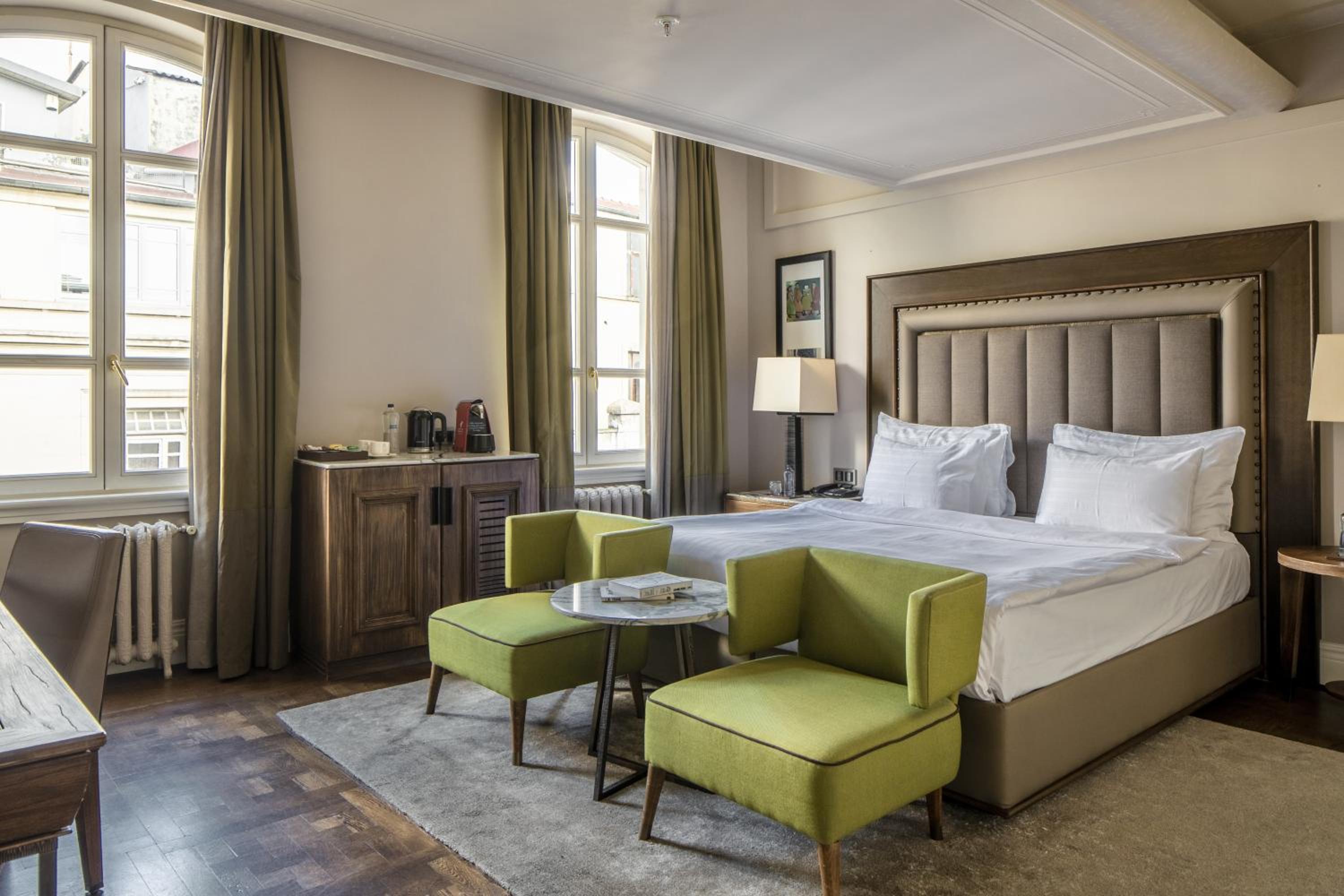 Deluxe King Room with One King Bed (Non Smoking) photo 2