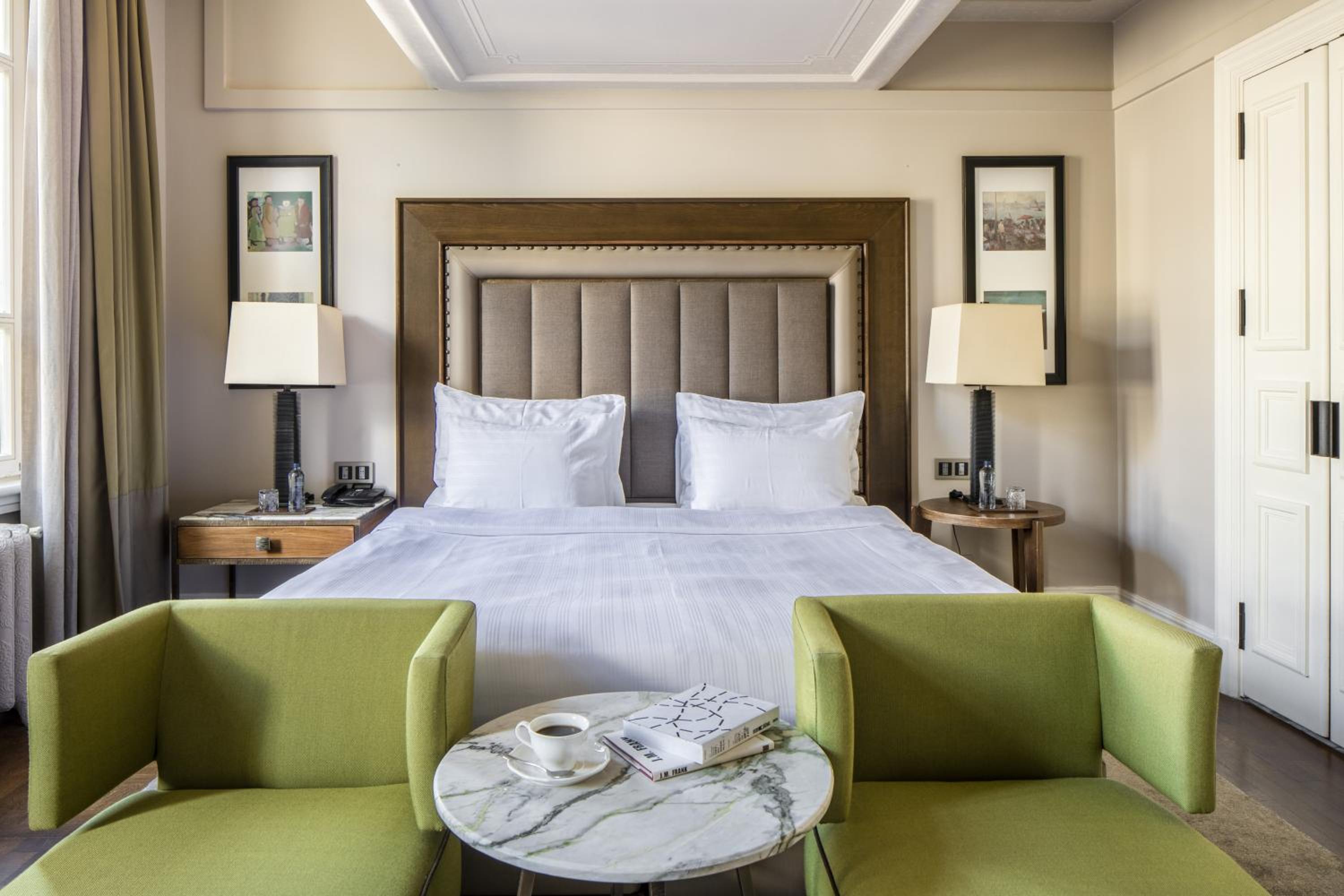 Deluxe King Room with One King Bed (Non Smoking) photo 3