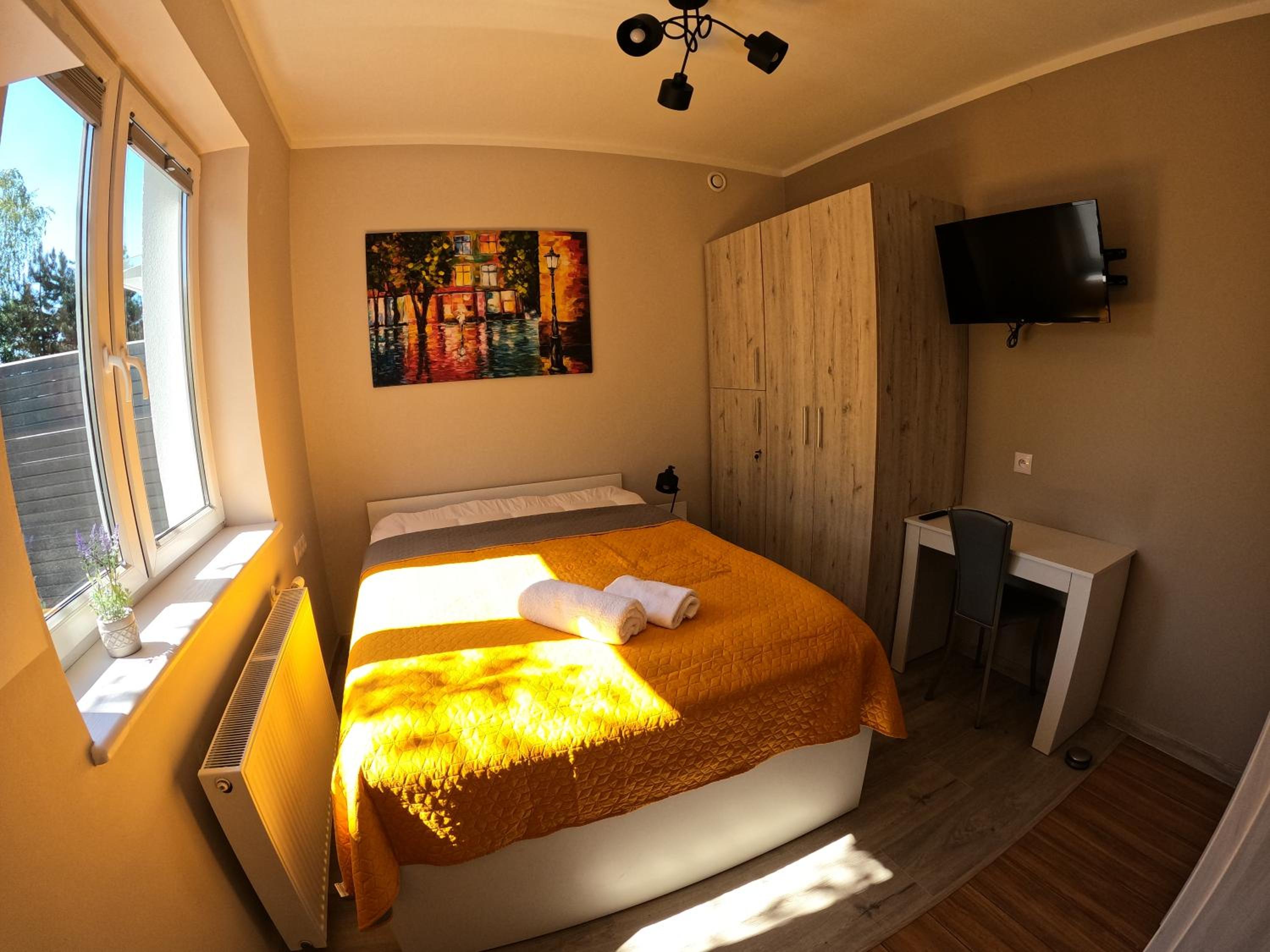 Single Room with Bathroom photo 1