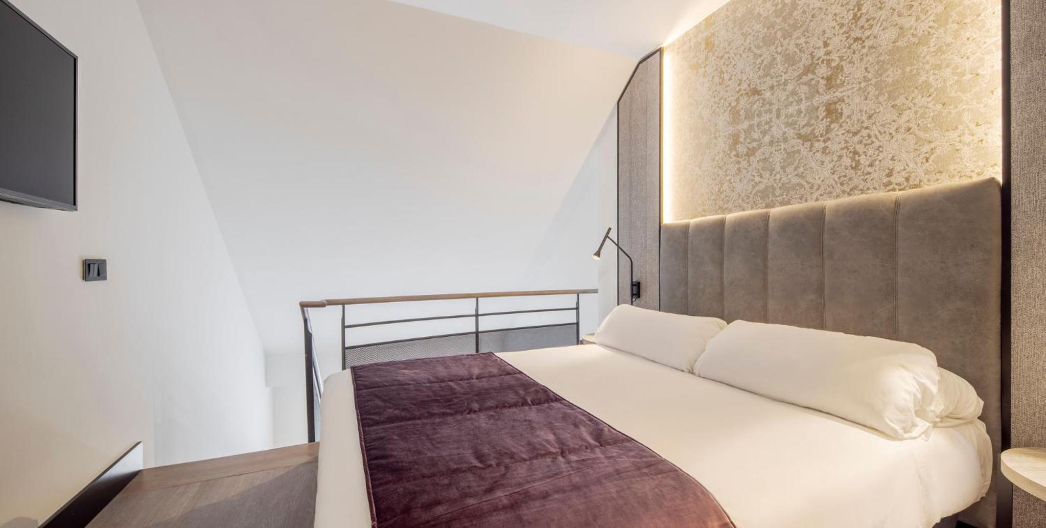 Duplex Premium Room (2 Adults + 1 Child) - Photo 1