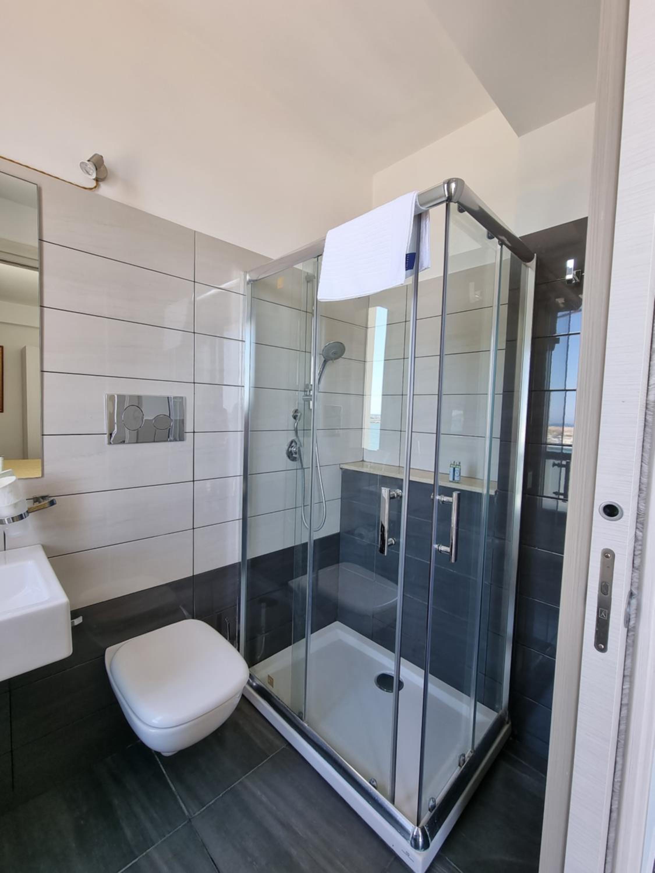 Deluxe Double Room with Sea View- Annex - Photo 4