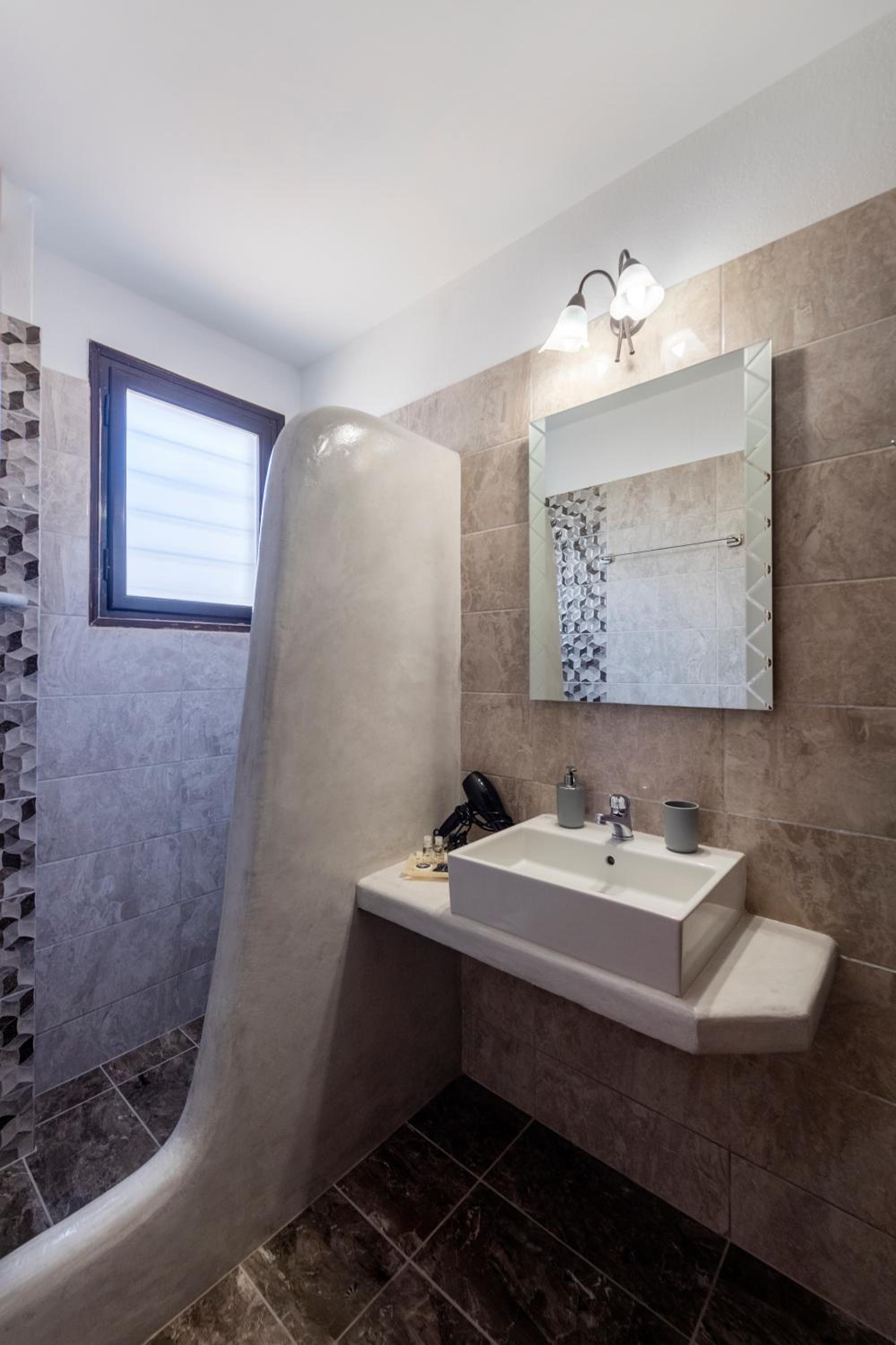 Budget Double or Twin Room, No balcony photo 3