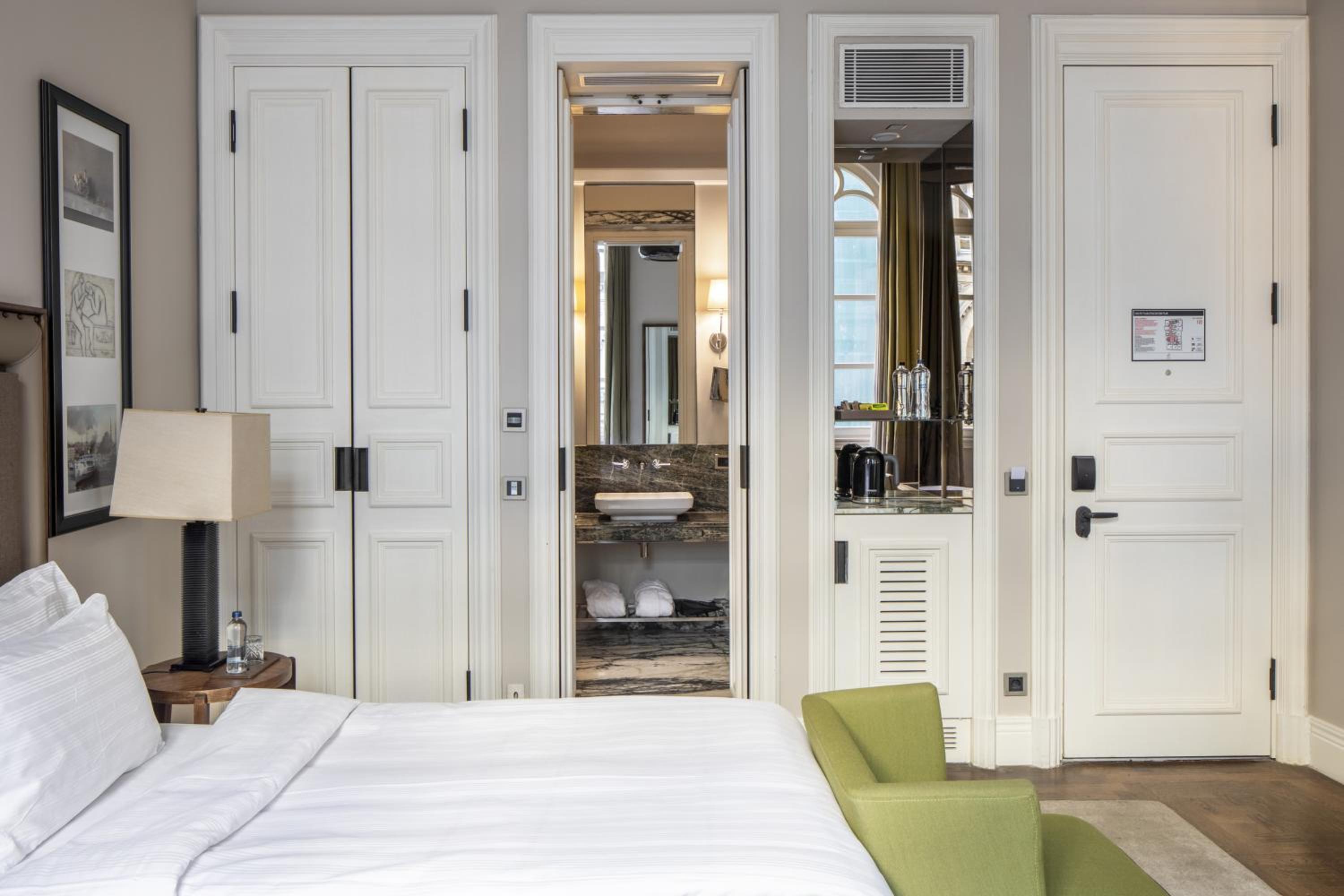 Deluxe Twin Room photo 3