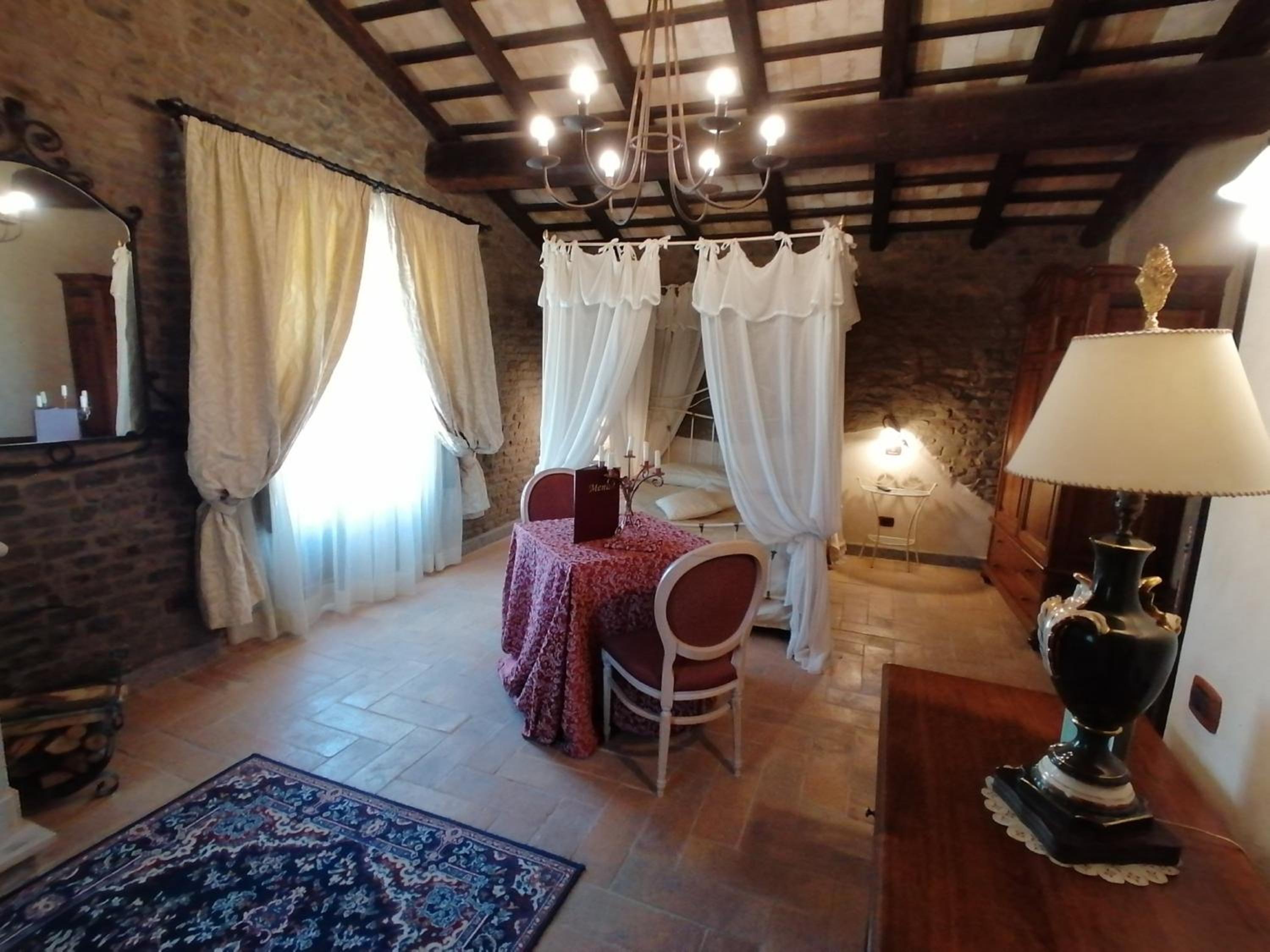 Queen Suite - Photo 2