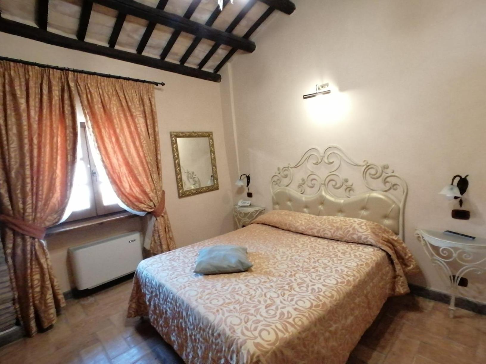 Classic Double Room - Photo 7