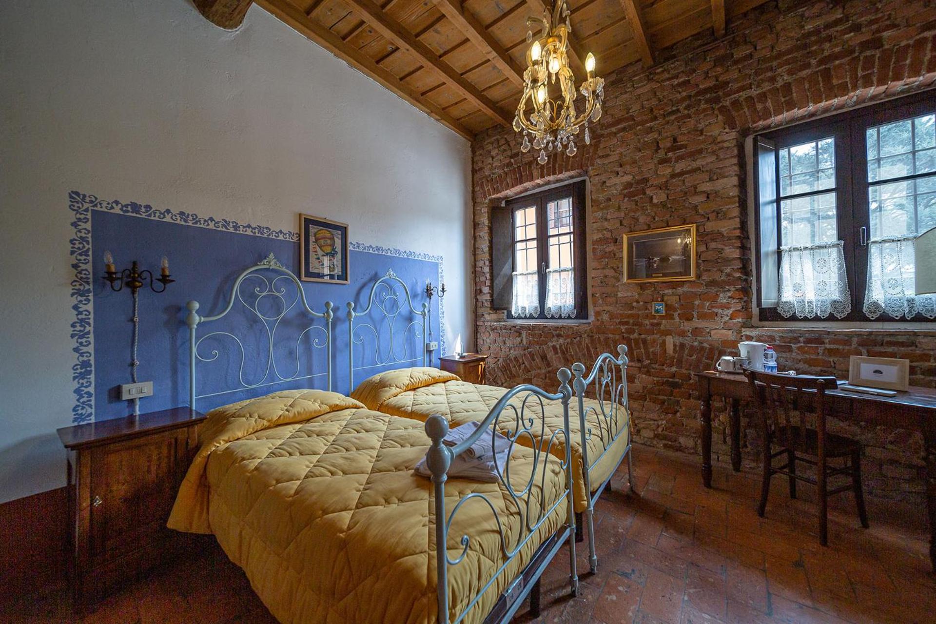 Twin Room with Private Bathroom photo 1