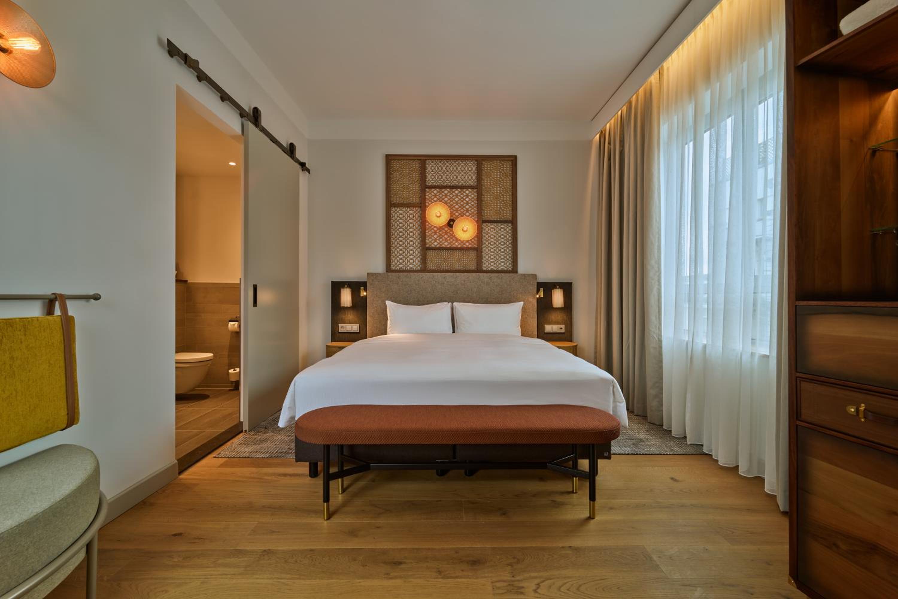 King Suite with Balcony - Photo 2