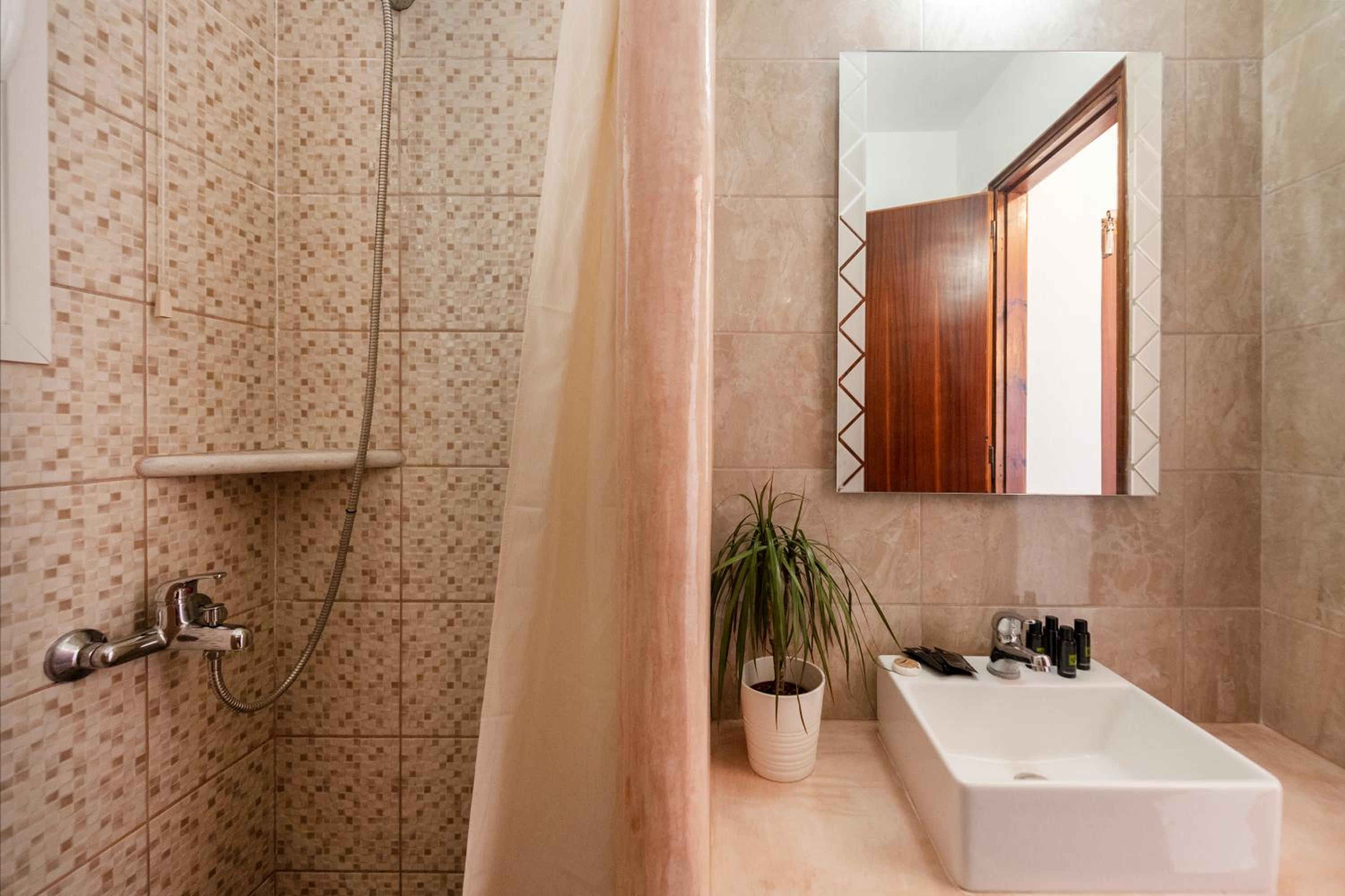 Twin or Double Room with Sea View - Ground Floor photo 3