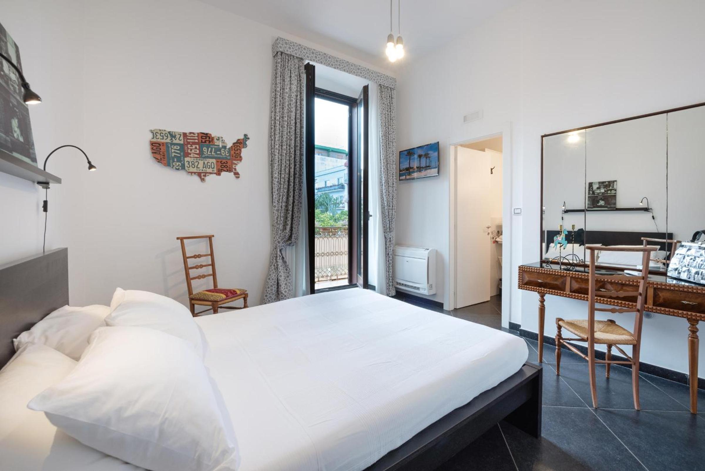 Standard Double Room - Photo 11