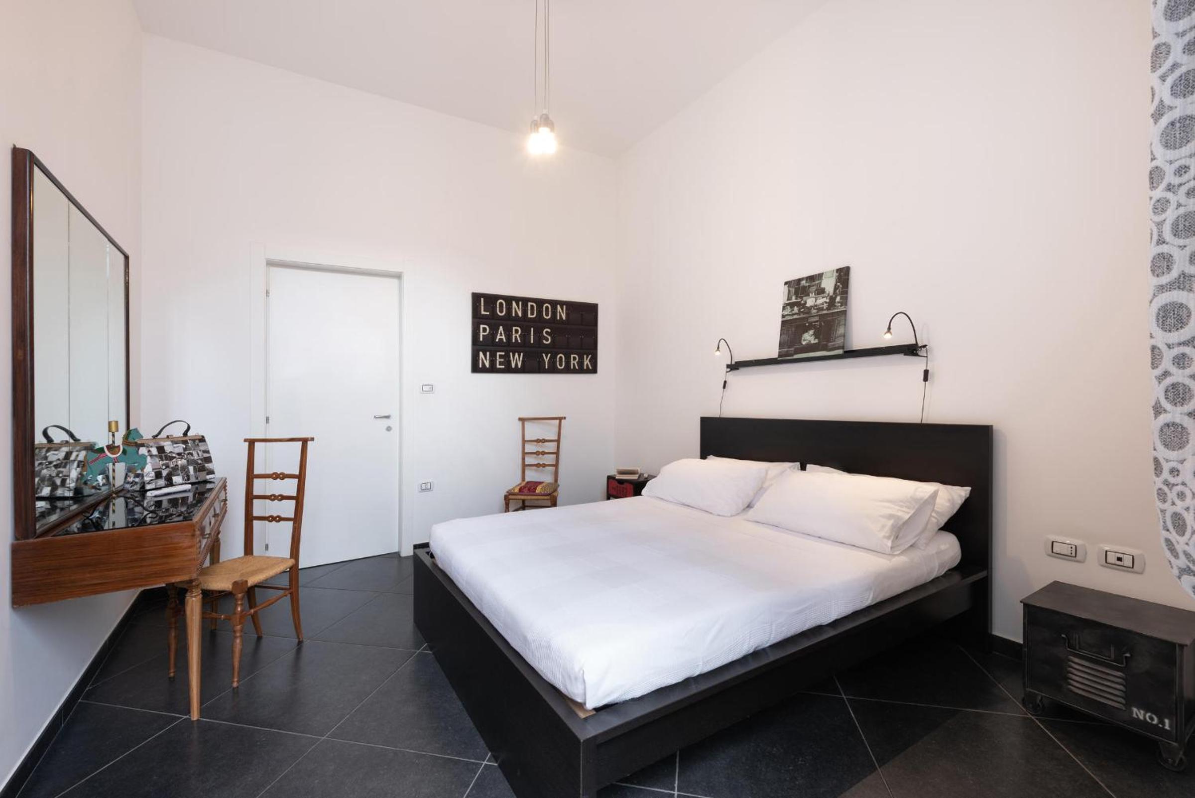 Standard Double Room - Photo 10
