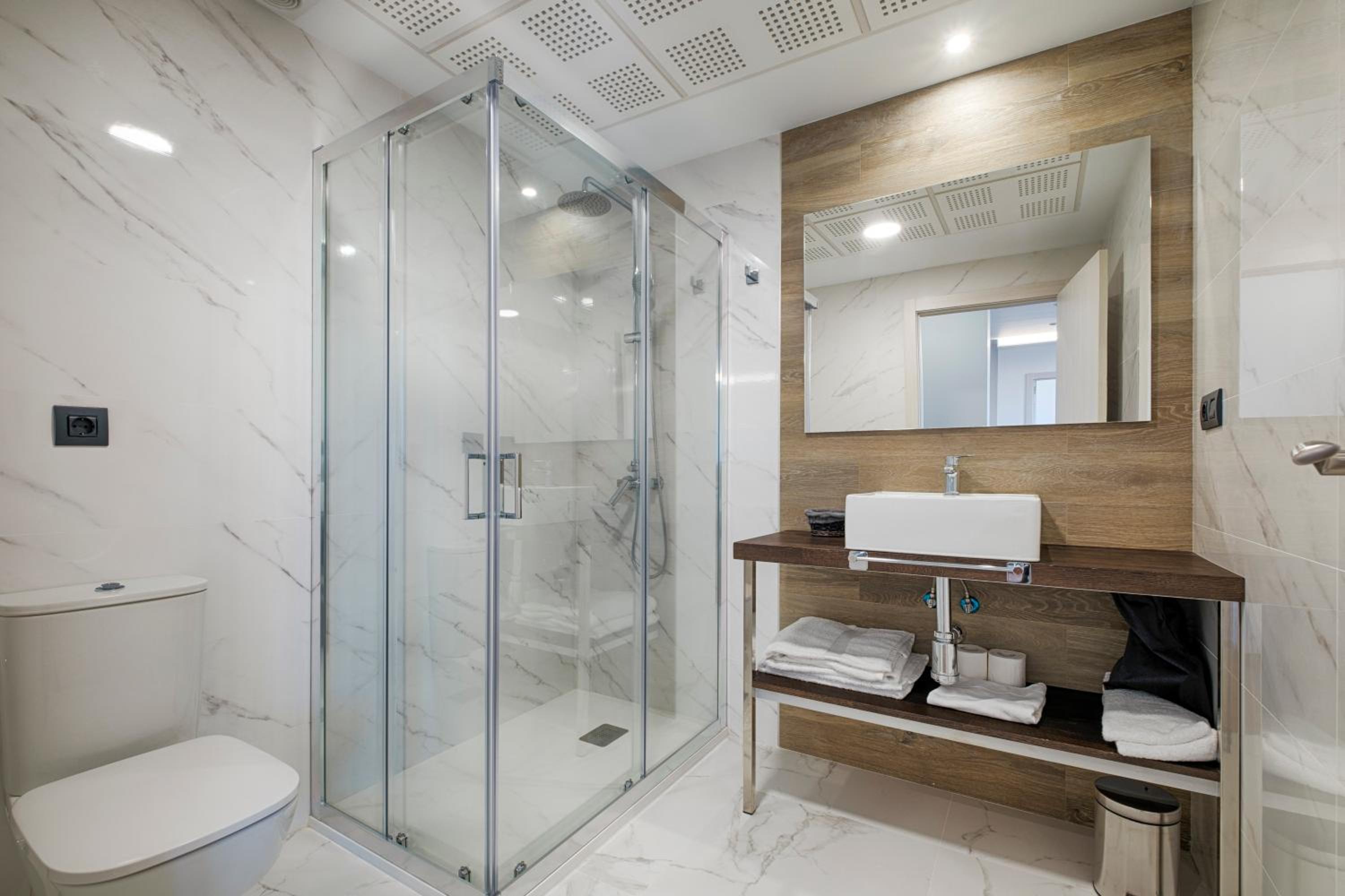 Apartment with Sea View - Photo 18