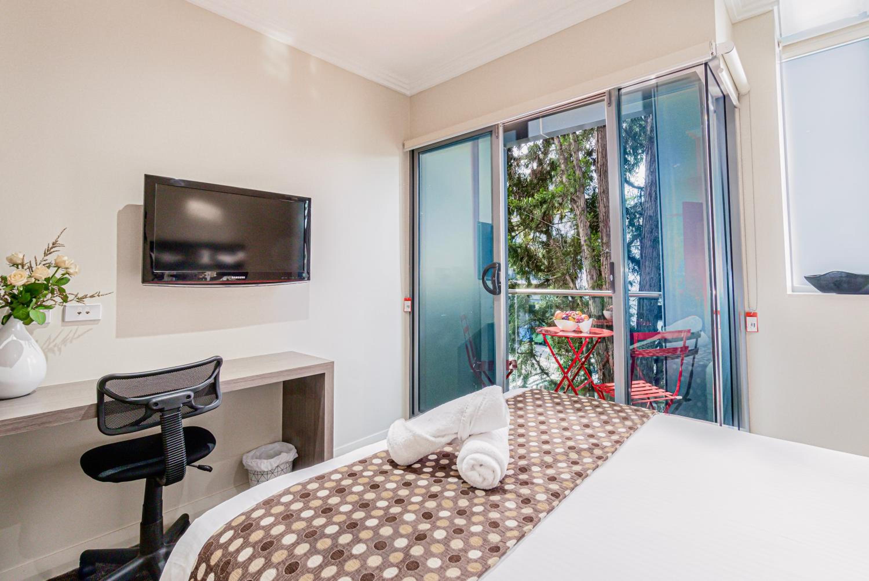 Deluxe Double Room with Kitchenette and Balcony