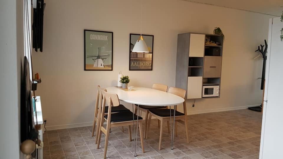 One-Bedroom Apartment photo 3