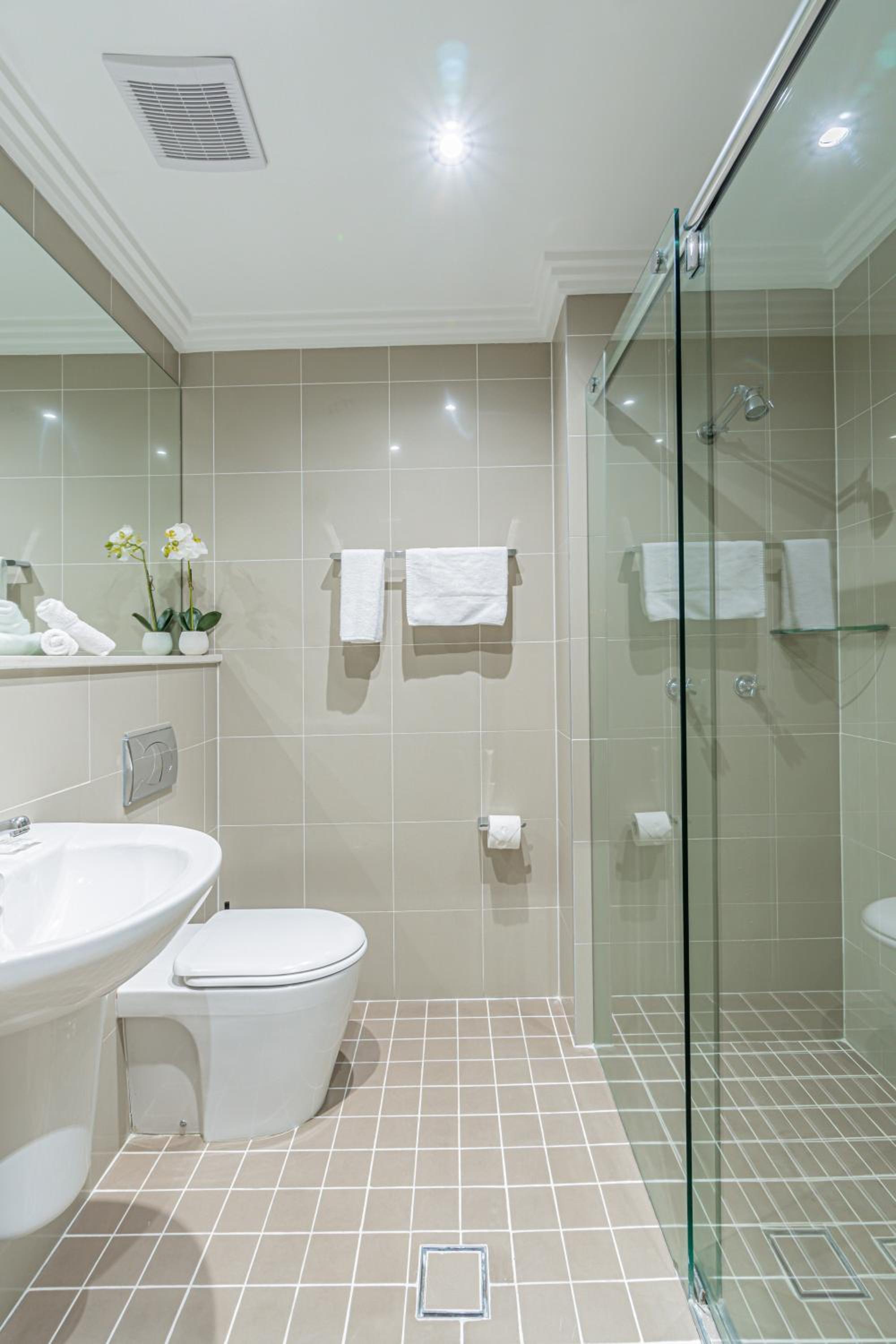 Standard Queen Room