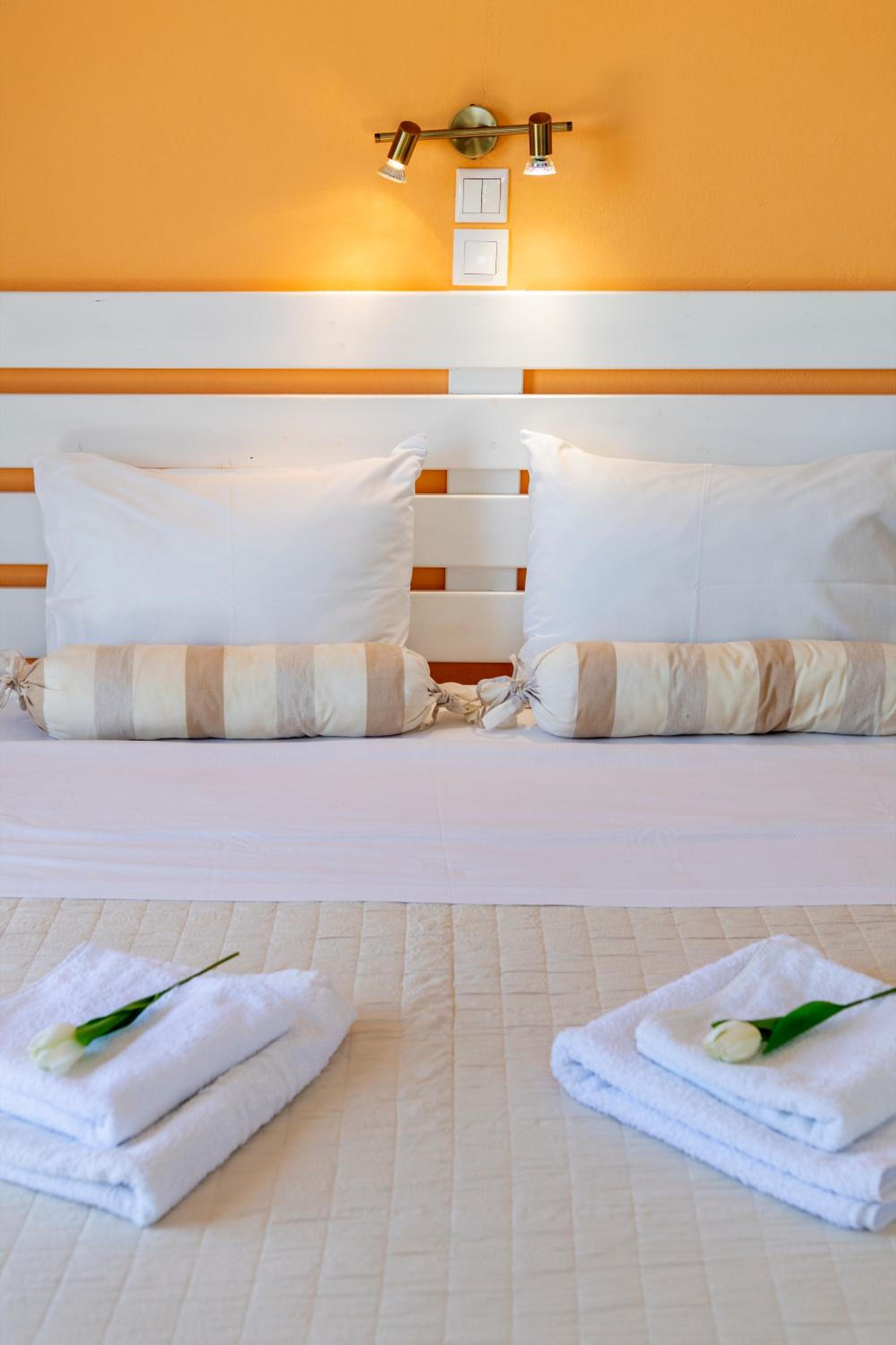 Double or Twin Room without Sea View photo 3