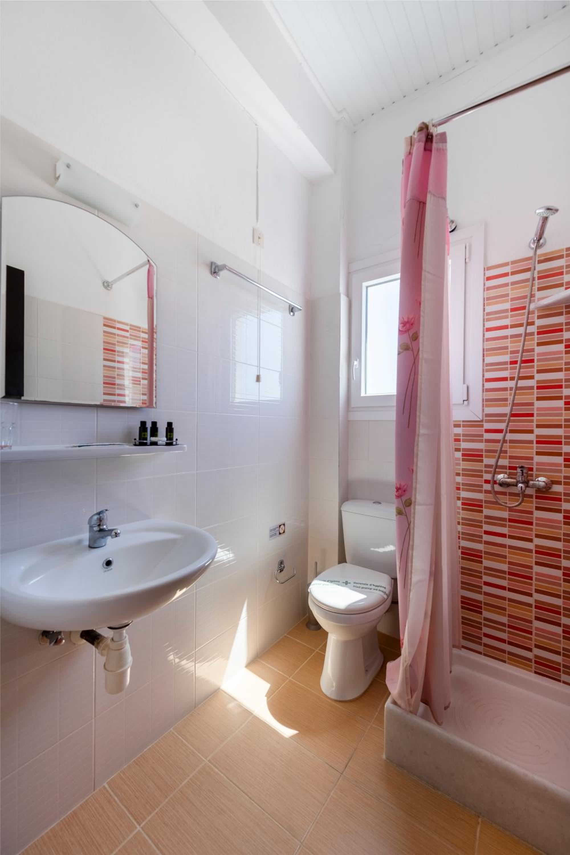 Twin or Double Room with Balcony and Sea View photo 2