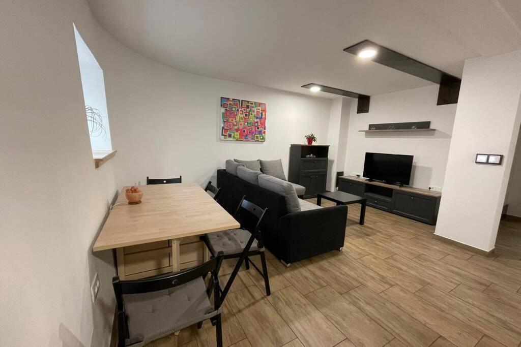 Three-Bedroom Apartment photo 2