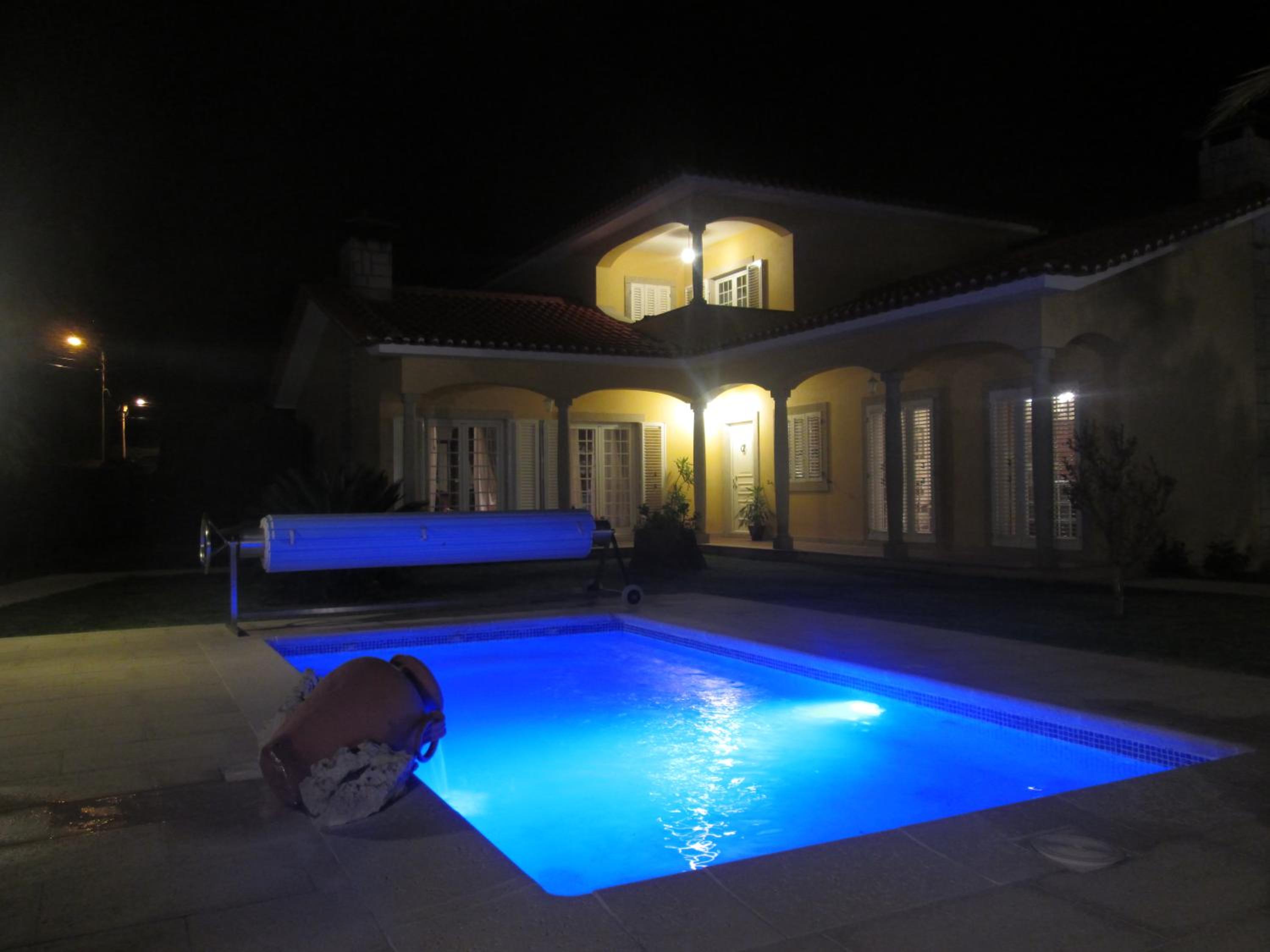 Two-Bedroom House - Photo 40