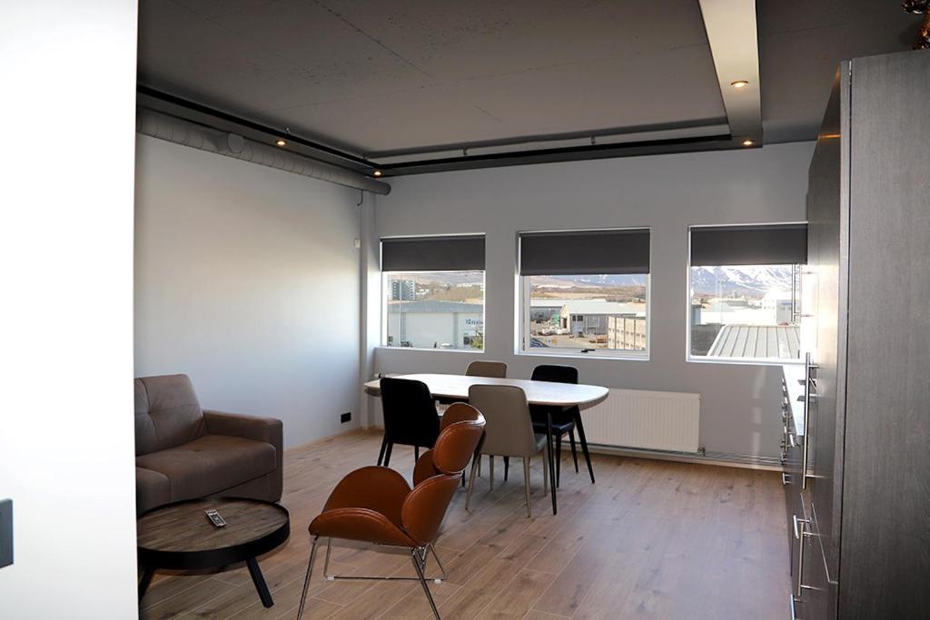 One-Bedroom Apartment - Photo 5