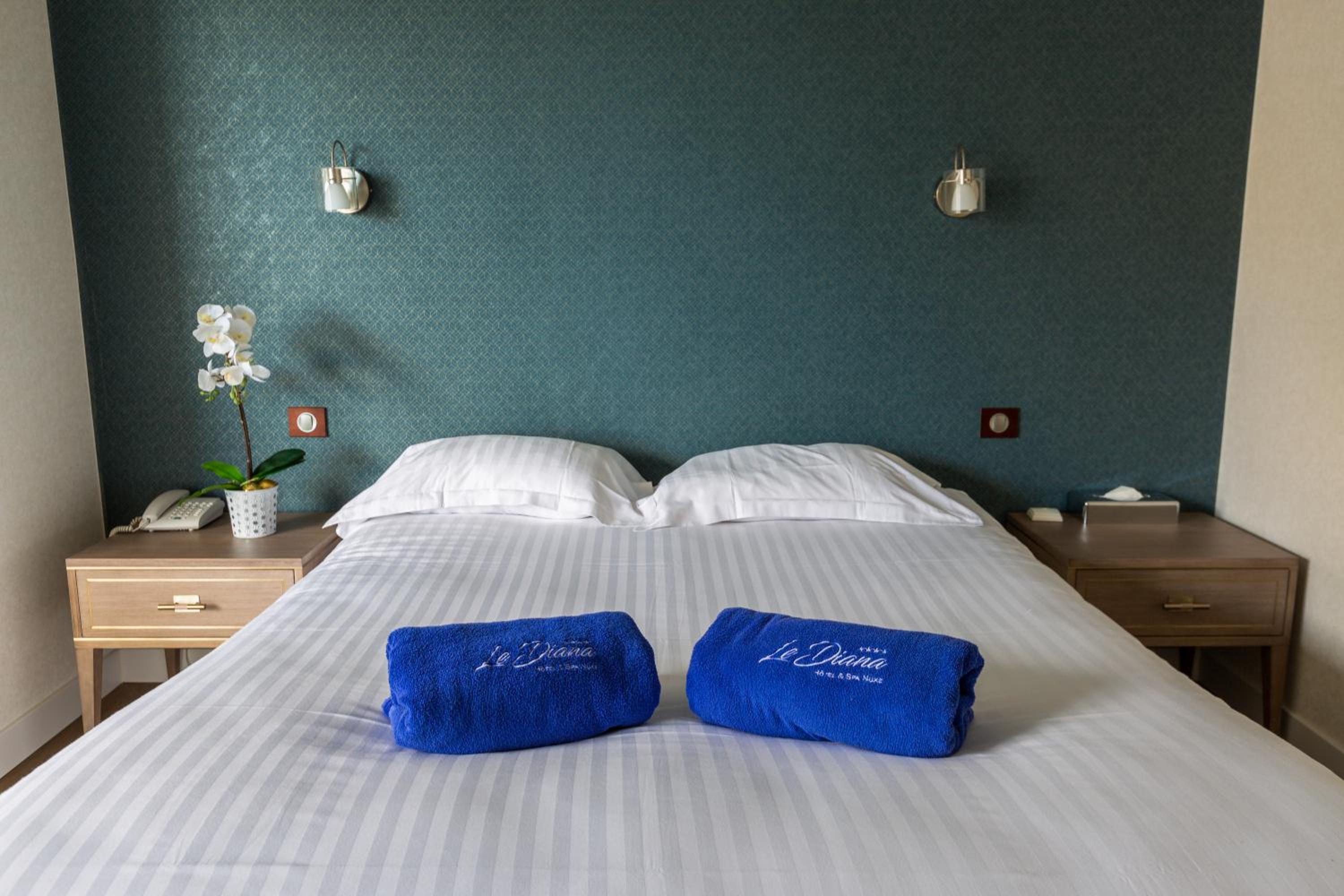 Double Room with Partial Sea View - Photo 1